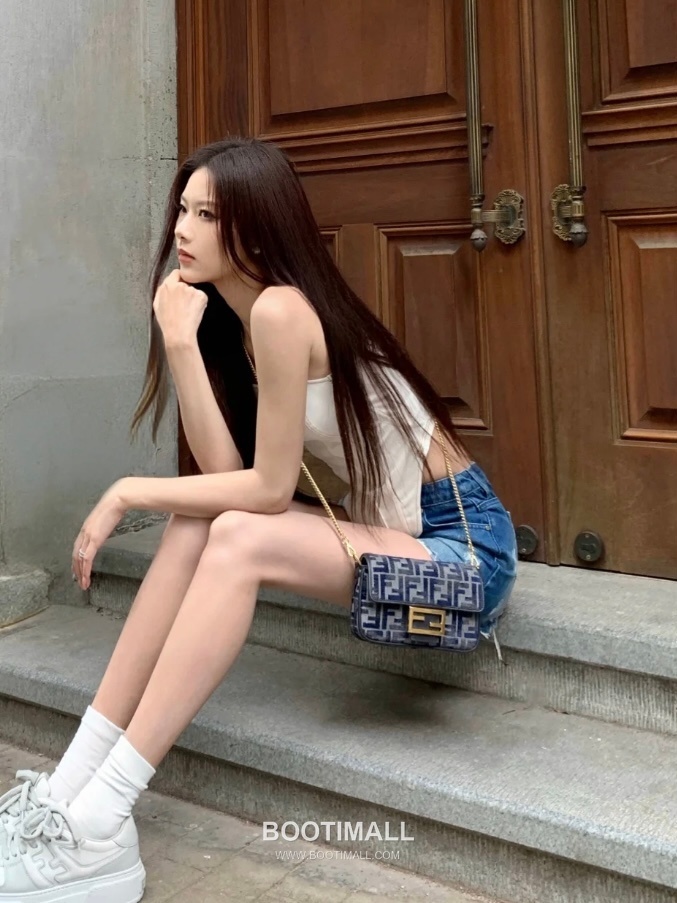 Fendi Baguette FF Gradient Chenille Navy Shoulder Bag 펜디 바게트 FF 그라데이션 셔닐 네이비 숄더백 20cm 4