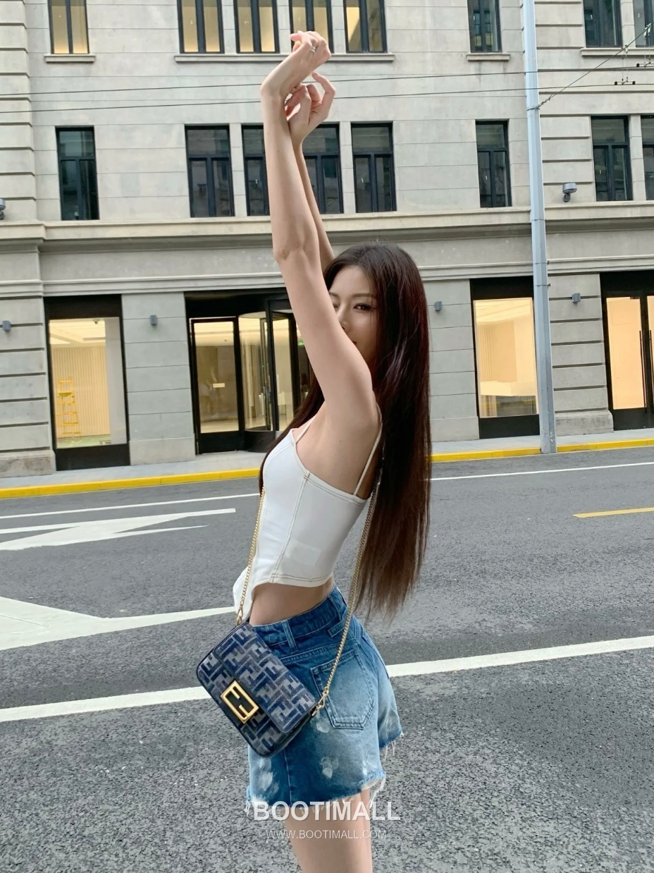 Fendi Baguette FF Gradient Chenille Navy Shoulder Bag 펜디 바게트 FF 그라데이션 셔닐 네이비 숄더백 20cm 5