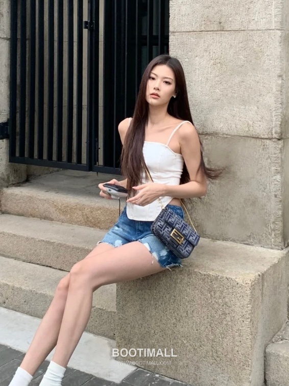 Fendi Baguette FF Gradient Chenille Navy Shoulder Bag 펜디 바게트 FF 그라데이션 셔닐 네이비 숄더백 20cm 6