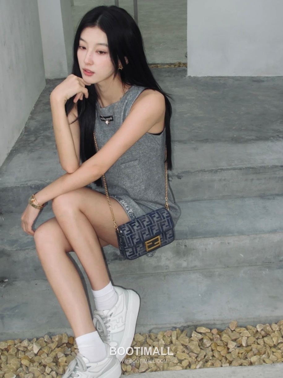 Fendi Baguette FF Gradient Chenille Navy Shoulder Bag 펜디 바게트 FF 그라데이션 셔닐 네이비 숄더백 20cm 7