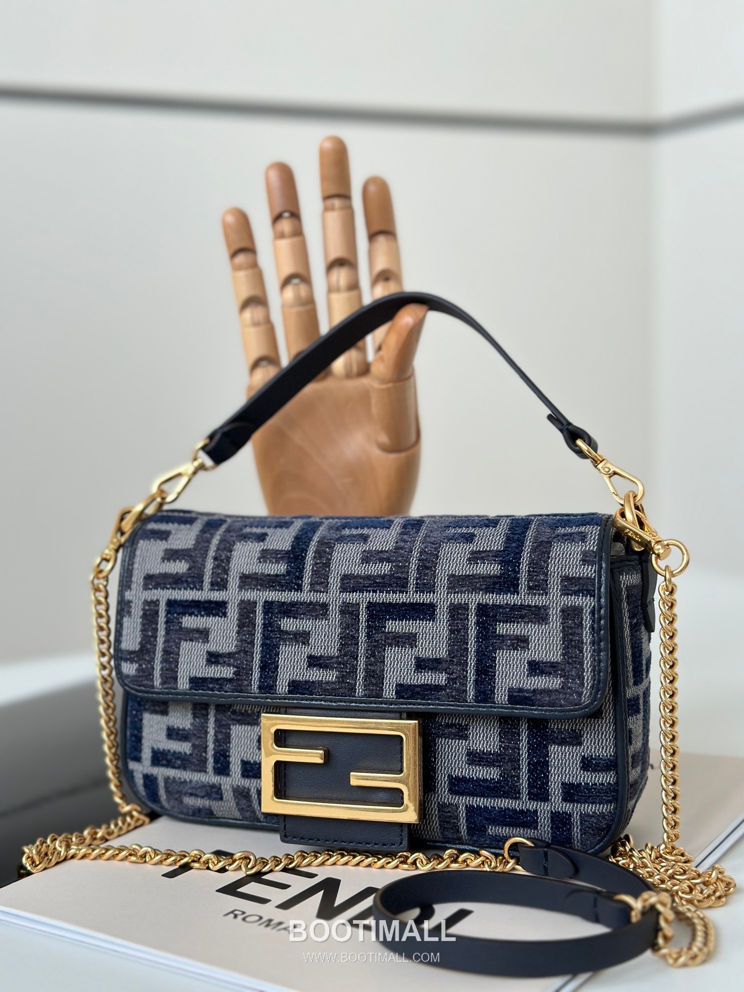 Fendi Baguette FF Gradient Chenille Navy Shoulder Bag 펜디 바게트 FF 그라데이션 셔닐 네이비 숄더백 20cm 10
