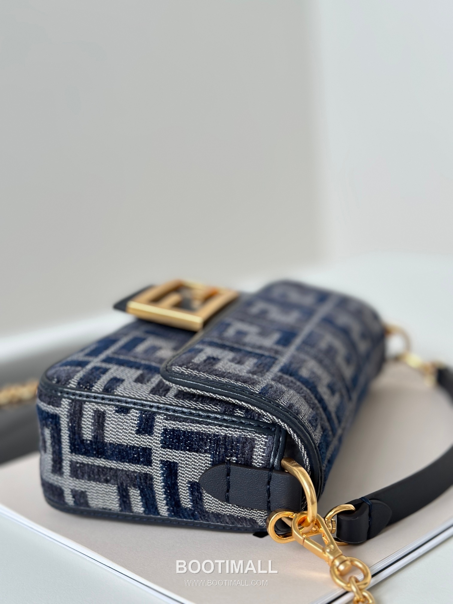 Fendi Baguette FF Gradient Chenille Navy Shoulder Bag 펜디 바게트 FF 그라데이션 셔닐 네이비 숄더백 20cm 12
