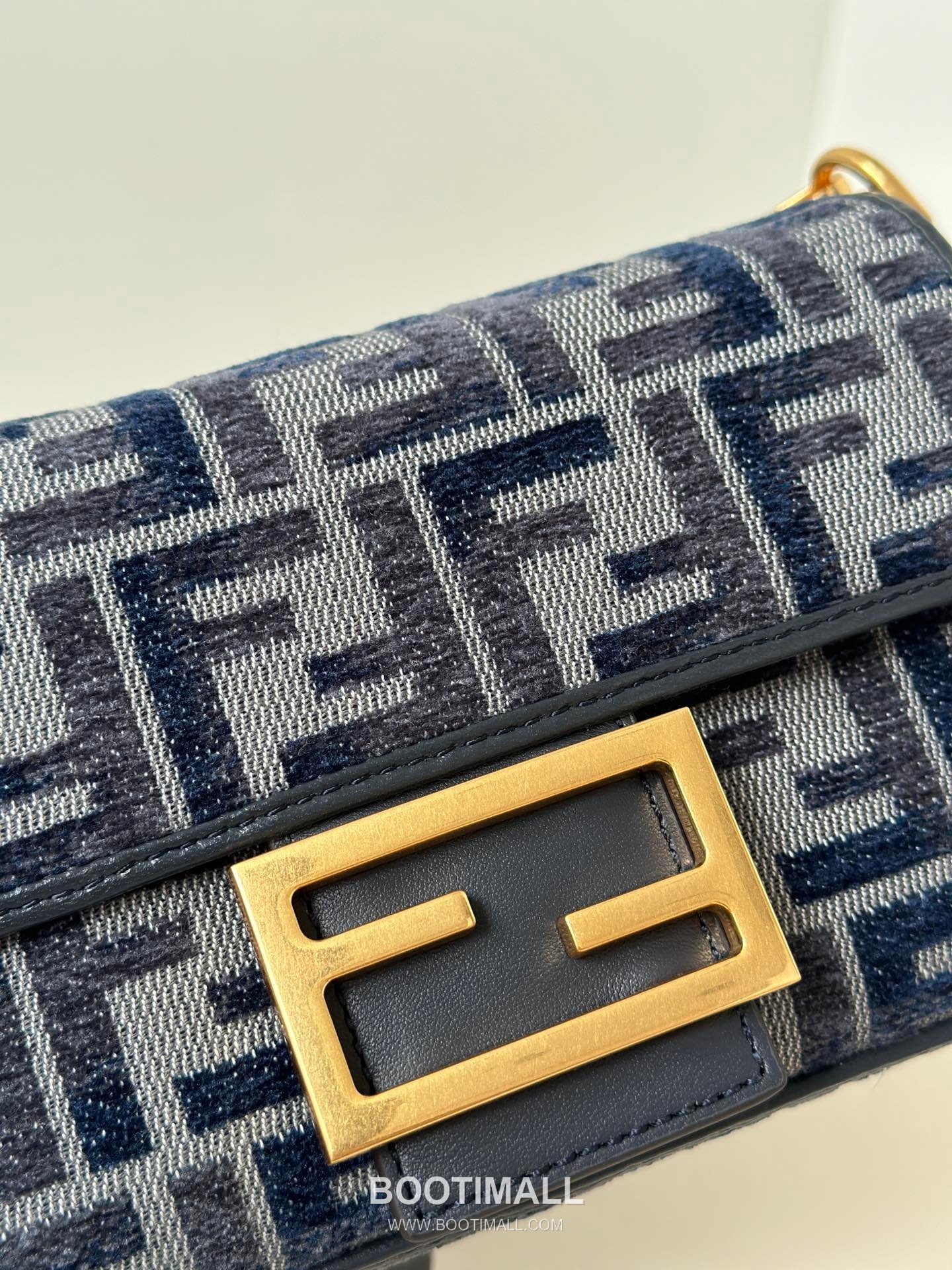 Fendi Baguette FF Gradient Chenille Navy Shoulder Bag 펜디 바게트 FF 그라데이션 셔닐 네이비 숄더백 20cm 15