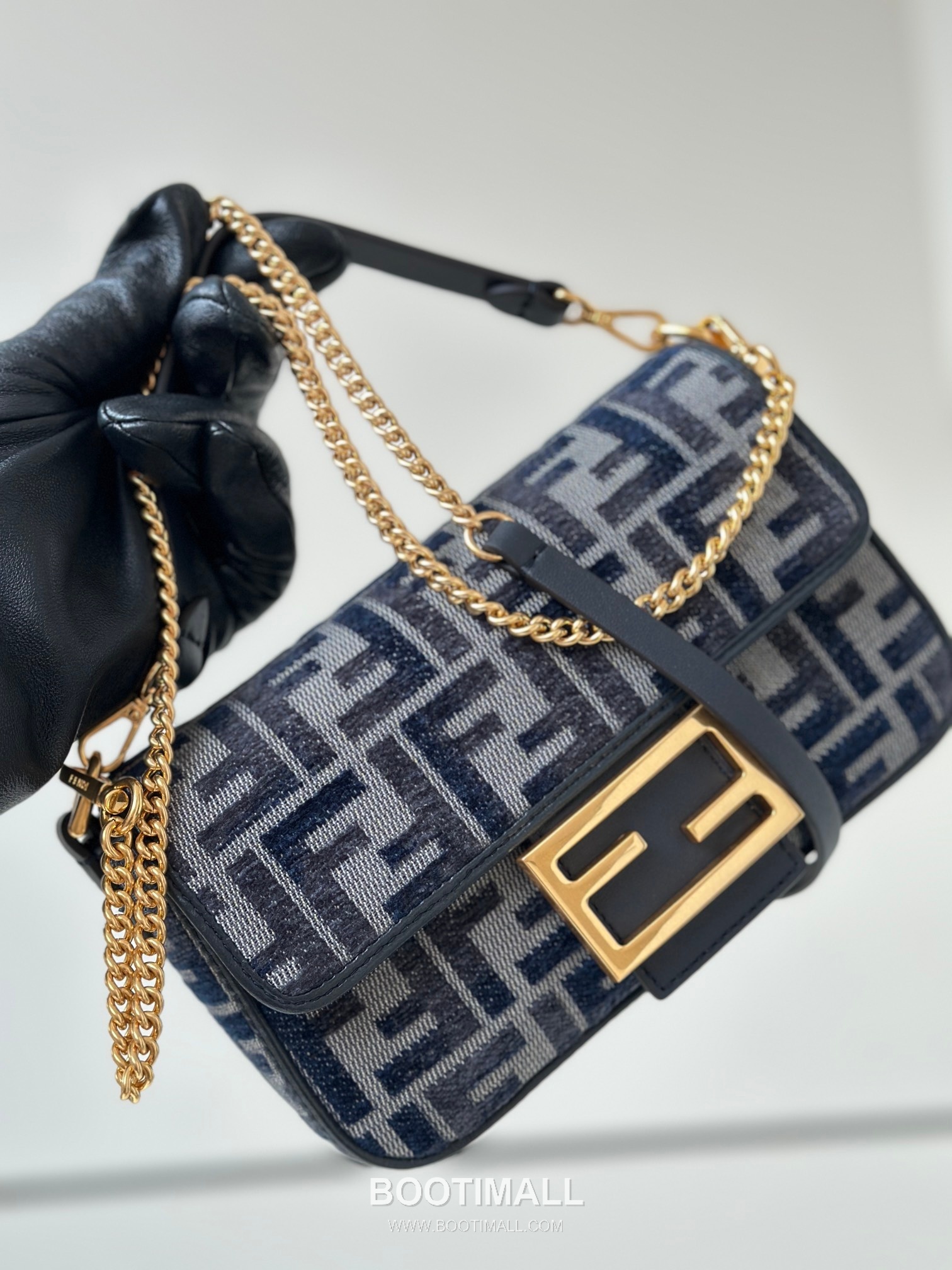 Fendi Baguette FF Gradient Chenille Navy Shoulder Bag 펜디 바게트 FF 그라데이션 셔닐 네이비 숄더백 20cm 20