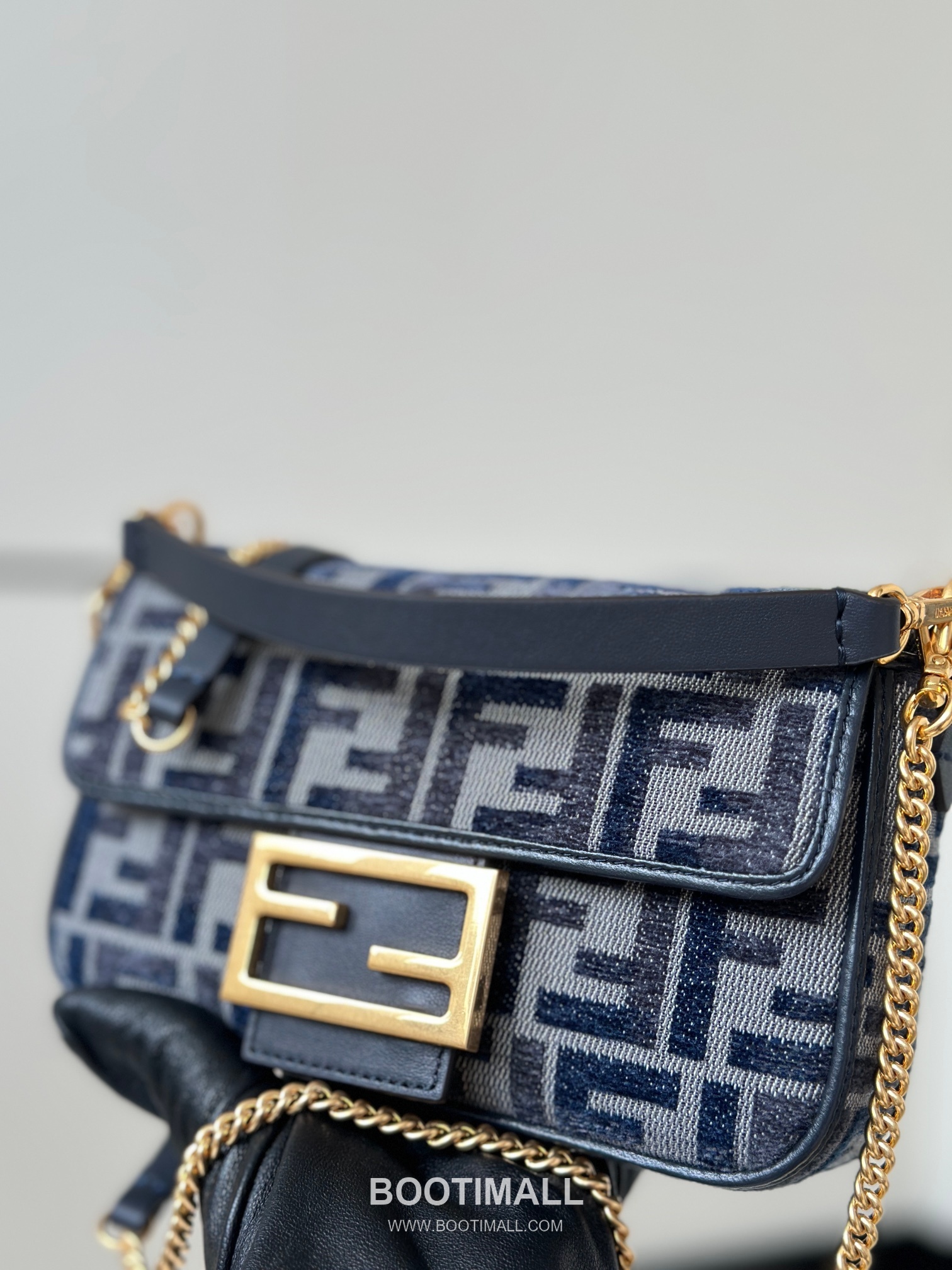 Fendi Baguette FF Gradient Chenille Navy Shoulder Bag 펜디 바게트 FF 그라데이션 셔닐 네이비 숄더백 20cm 21