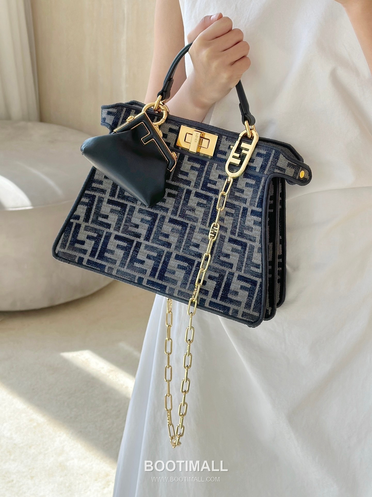 Fendi Peekaboo FF Gradient Calfskin Top Handle Bag 펜디 피카부 FF 그라데이션 송아지가죽 탑핸들백 27cm 2