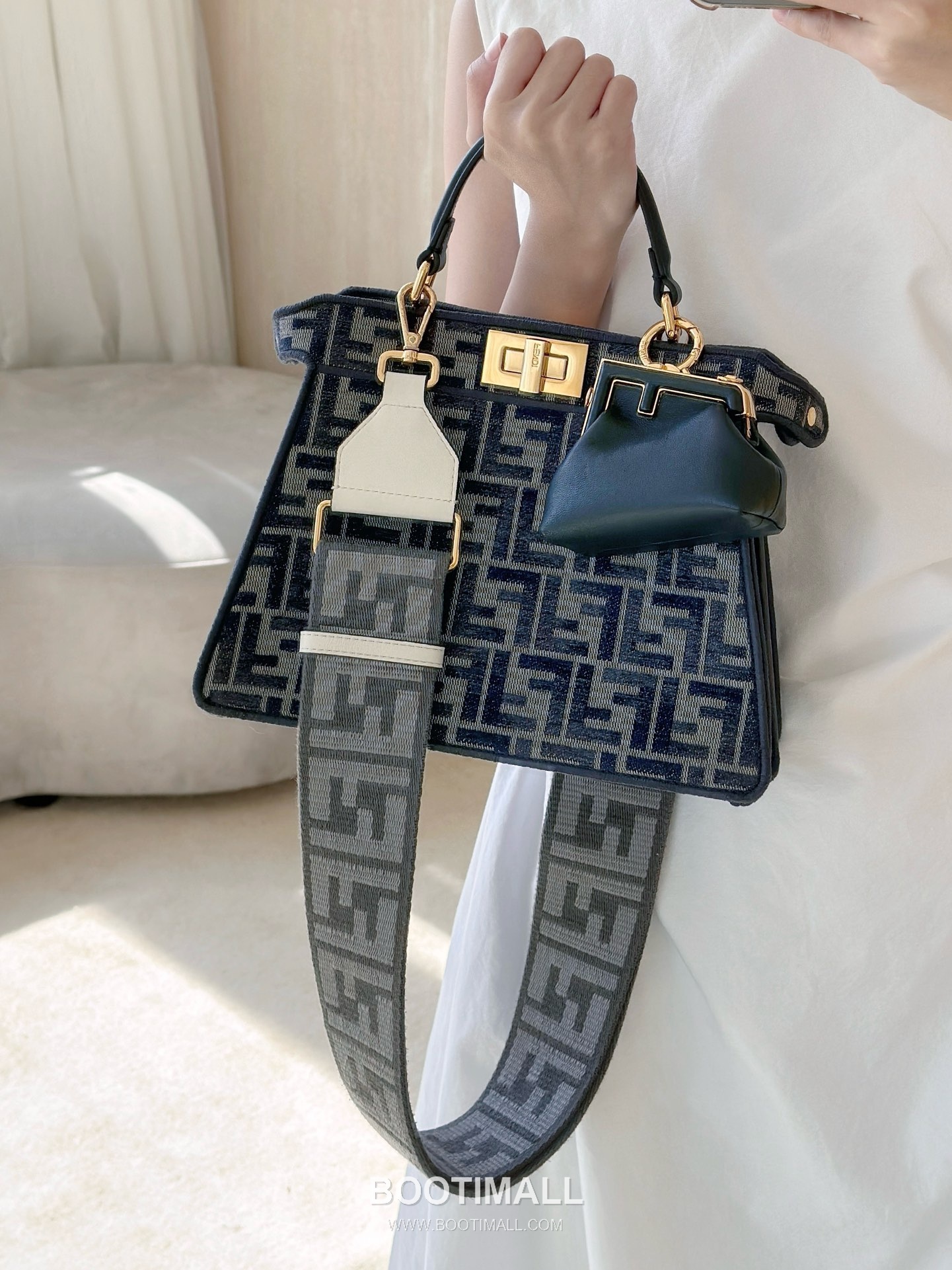 Fendi Peekaboo FF Gradient Calfskin Top Handle Bag 펜디 피카부 FF 그라데이션 송아지가죽 탑핸들백 27cm 3