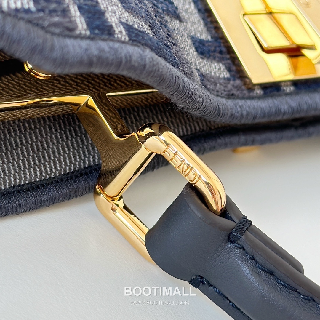 Fendi Peekaboo FF Gradient Calfskin Top Handle Bag 펜디 피카부 FF 그라데이션 송아지가죽 탑핸들백 27cm 9