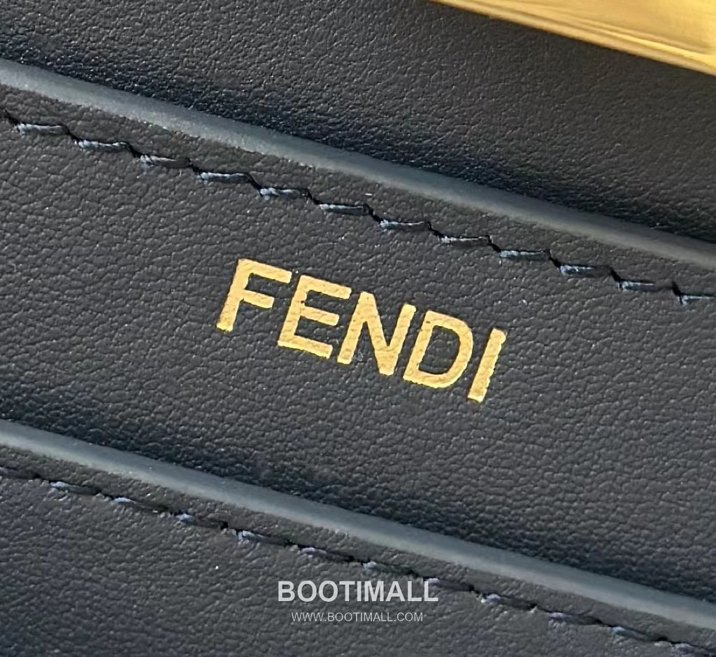 Fendi Peekaboo FF Gradient Calfskin Top Handle Bag 펜디 피카부 FF 그라데이션 송아지가죽 탑핸들백 27cm 10