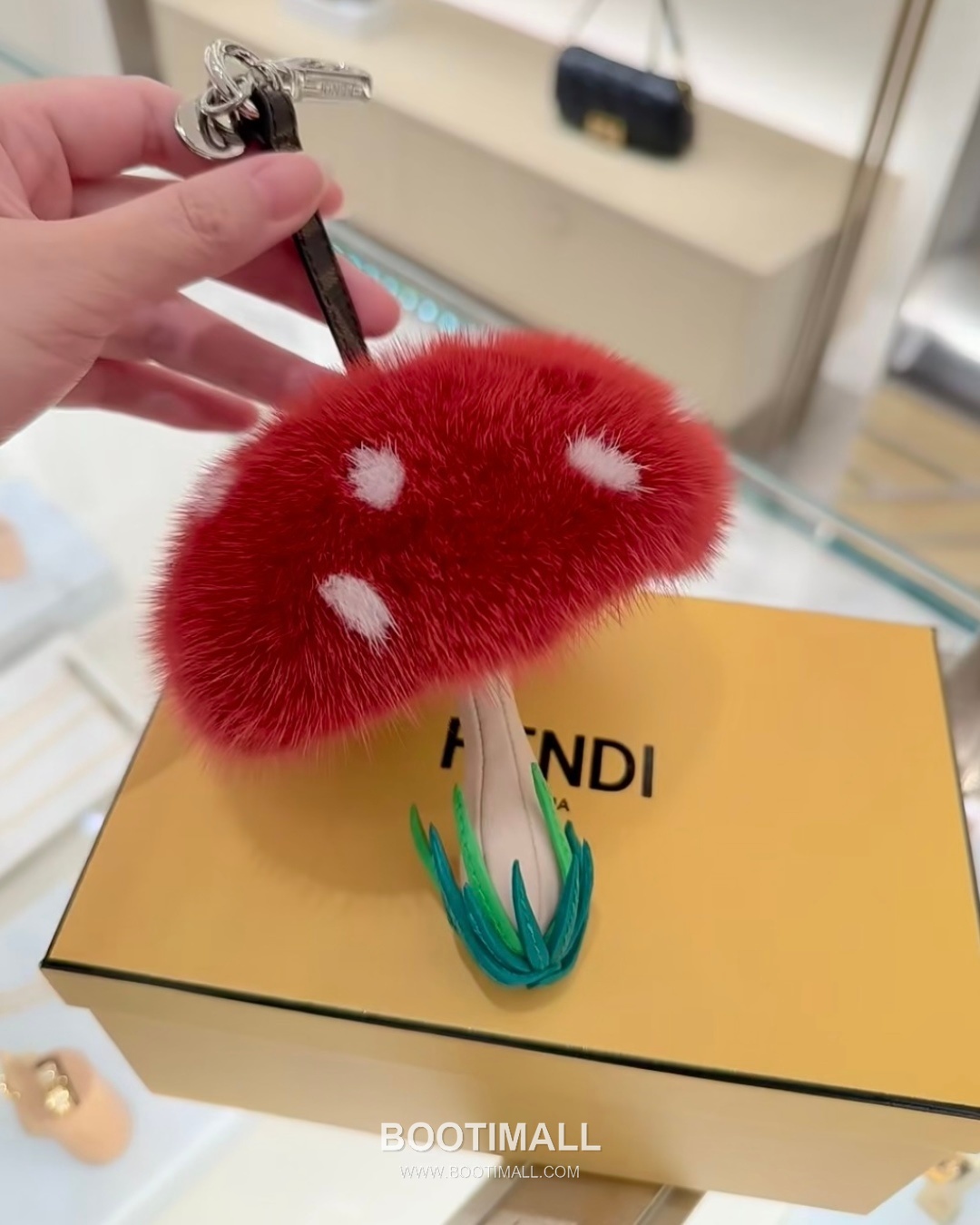 Fendi Mushroom Fur Charm Mink Brown Bag 펜디 머쉬룸 퍼 참 밍크 브라운 백 12cm 2