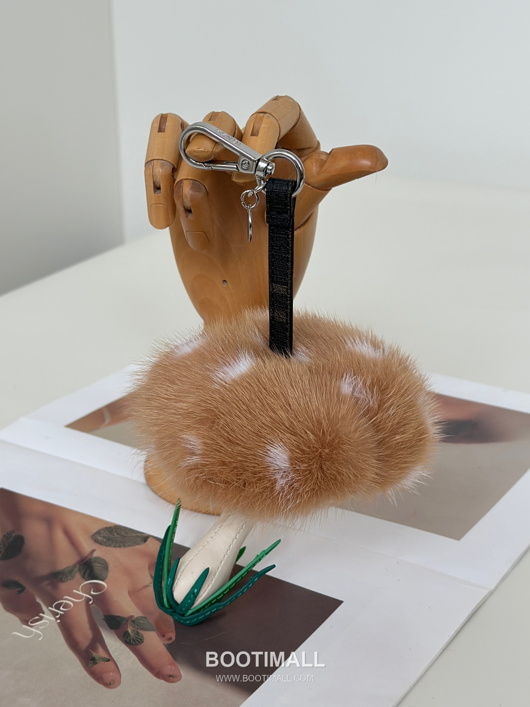Fendi Mushroom Fur Charm Mink Brown Bag 펜디 머쉬룸 퍼 참 밍크 브라운 백 12cm 8