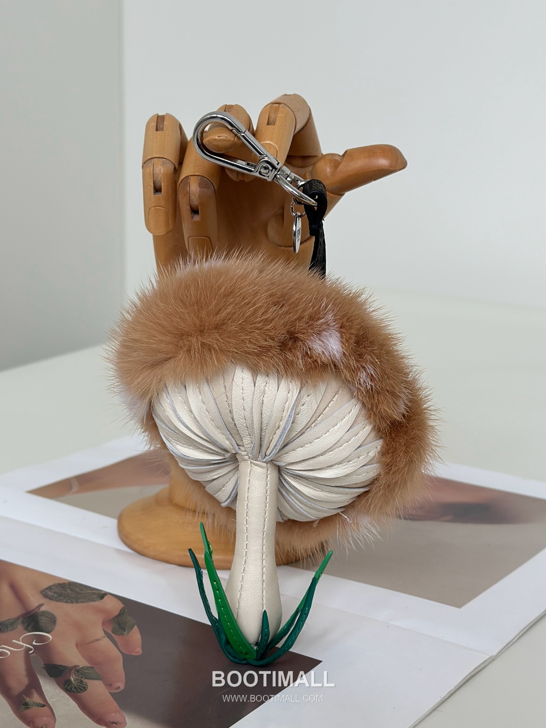 Fendi Mushroom Fur Charm Mink Brown Bag 펜디 머쉬룸 퍼 참 밍크 브라운 백 12cm 9