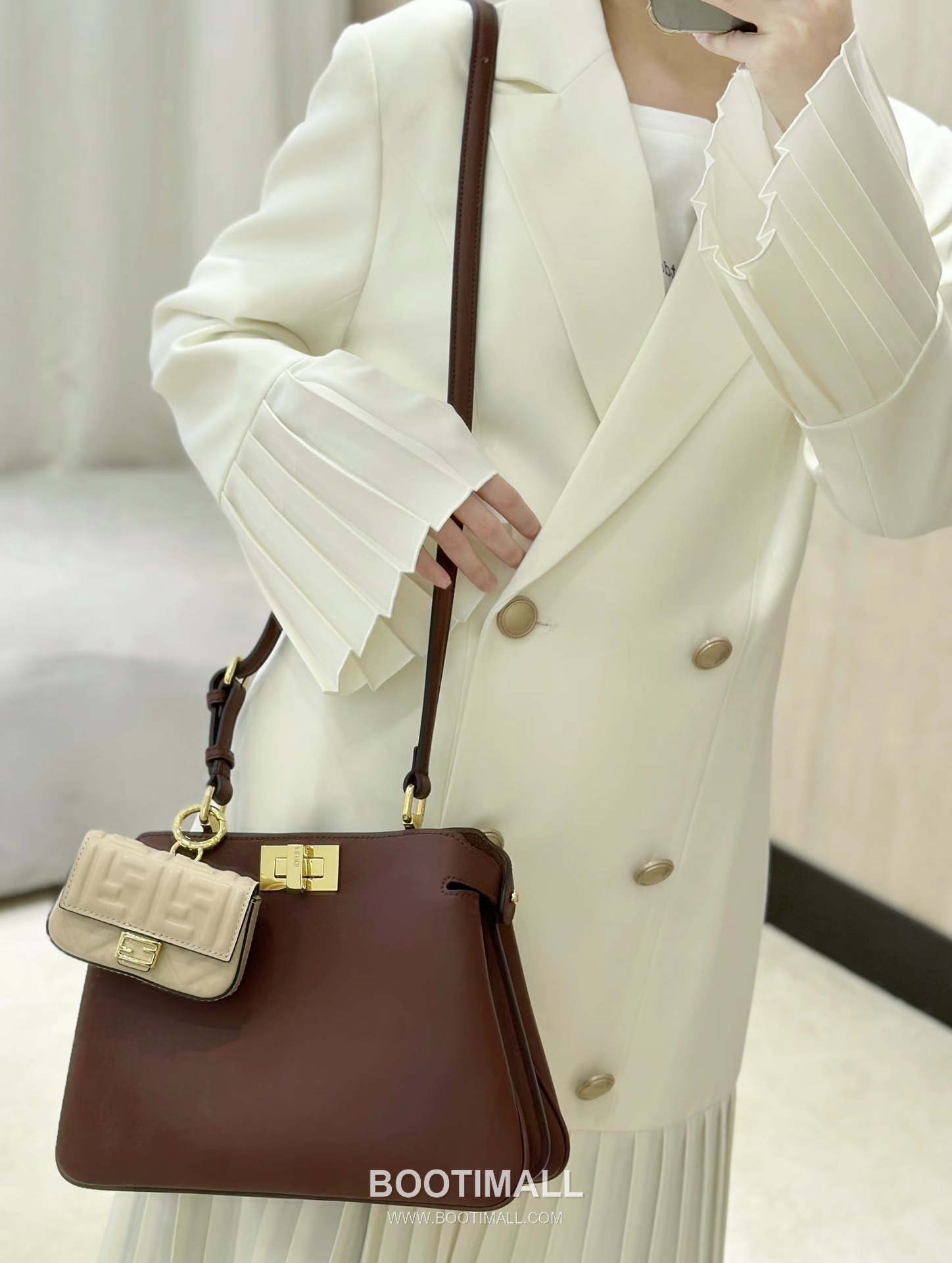 Fendi Peekaboo Small Calfskin Top Handle Bag 펜디 피카부 스몰 카프스킨 탑핸들백 29cm 2