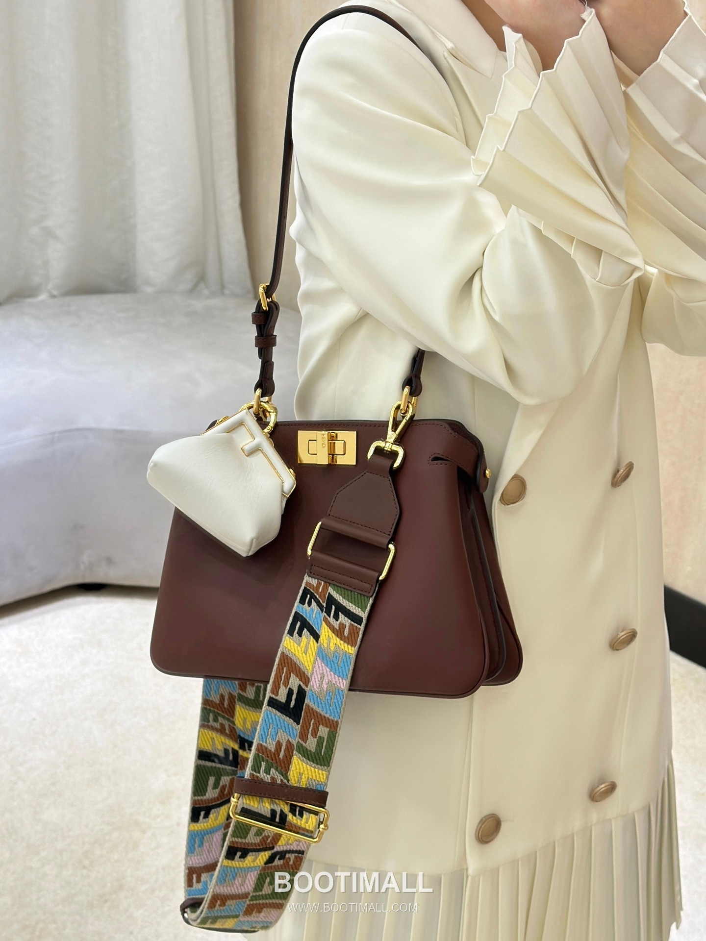 Fendi Peekaboo Small Calfskin Top Handle Bag 펜디 피카부 스몰 카프스킨 탑핸들백 29cm 3