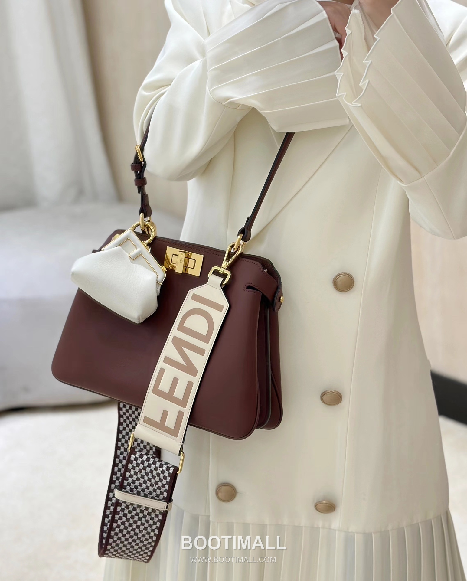 Fendi Peekaboo Small Calfskin Top Handle Bag 펜디 피카부 스몰 카프스킨 탑핸들백 29cm 4