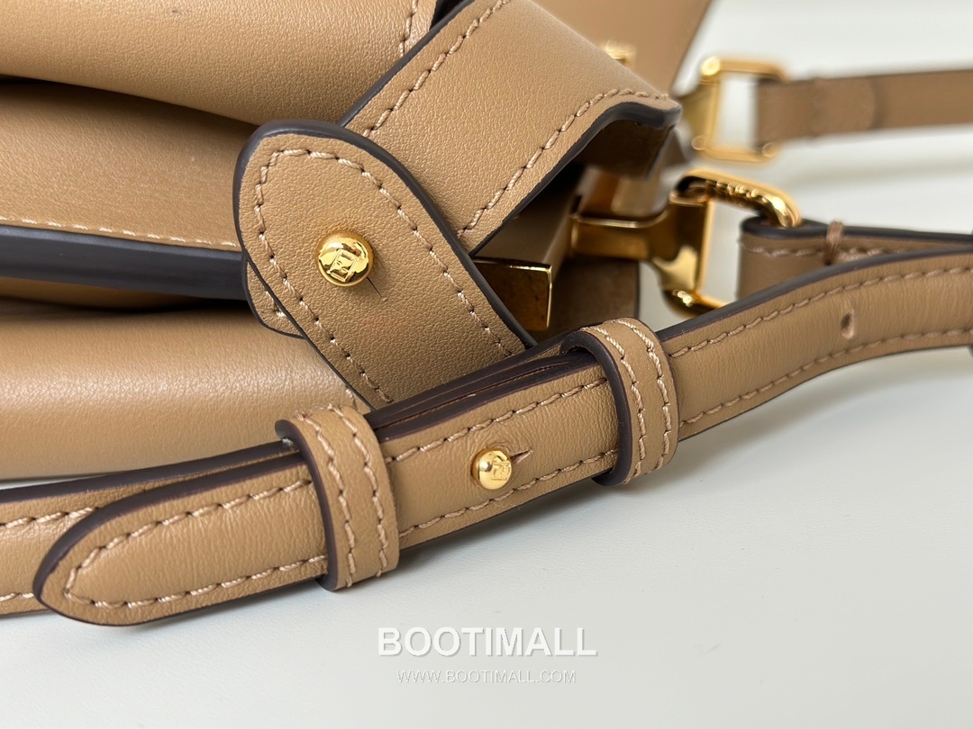 Fendi Peekaboo Small Calfskin Top Handle Bag 펜디 피카부 스몰 카프스킨 탑핸들백 29cm 10