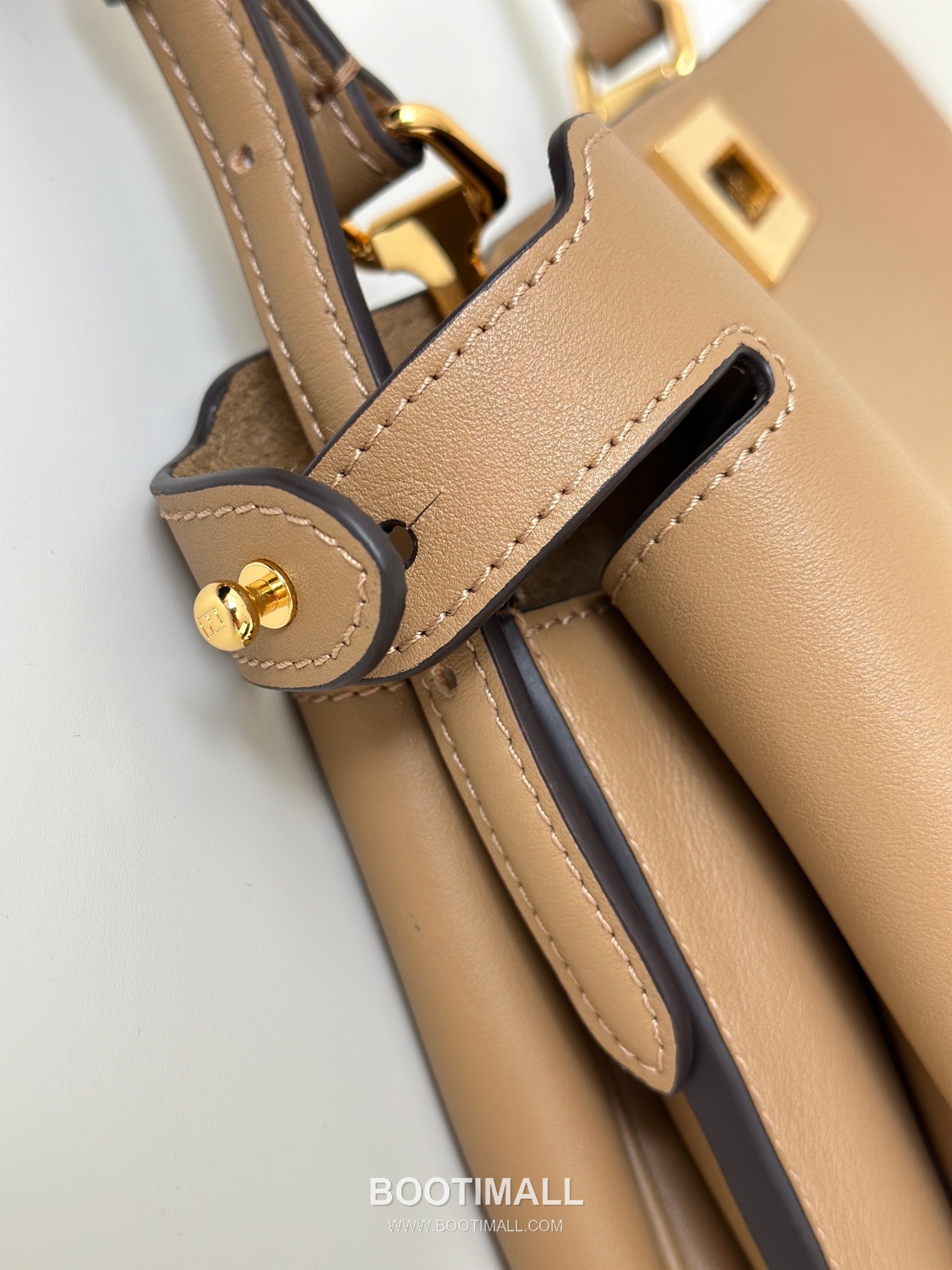 Fendi Peekaboo Small Calfskin Top Handle Bag 펜디 피카부 스몰 카프스킨 탑핸들백 29cm 12