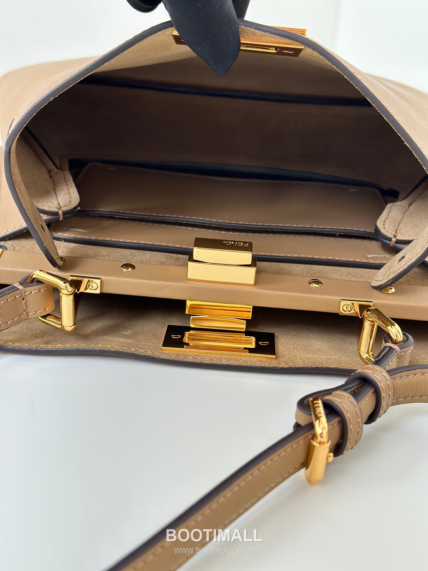 Fendi Peekaboo Small Calfskin Top Handle Bag 펜디 피카부 스몰 카프스킨 탑핸들백 29cm 13