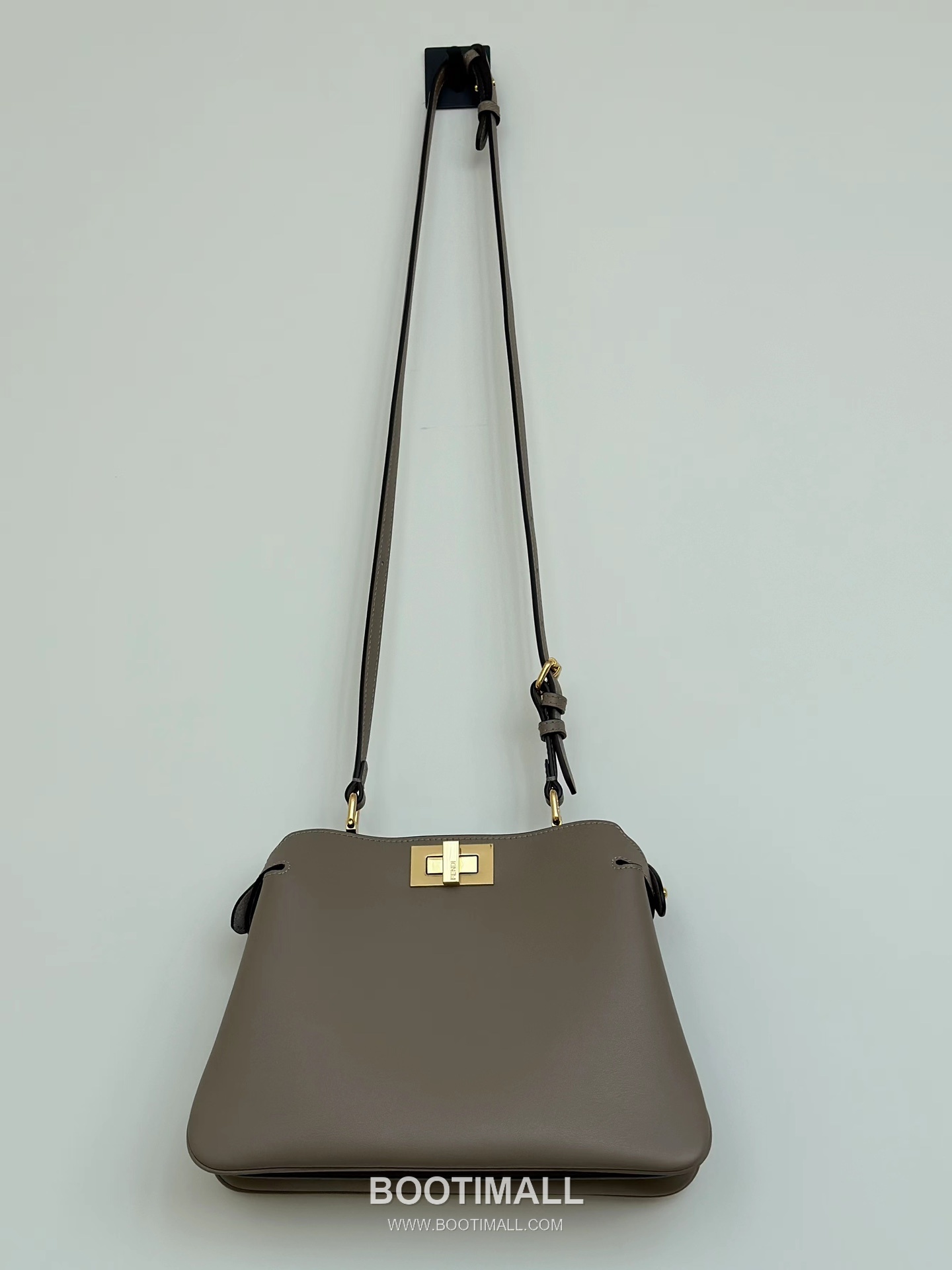 Fendi Peekaboo Small Calfskin Top Handle Bag 펜디 피카부 스몰 카프스킨 탑핸들백 29cm 1