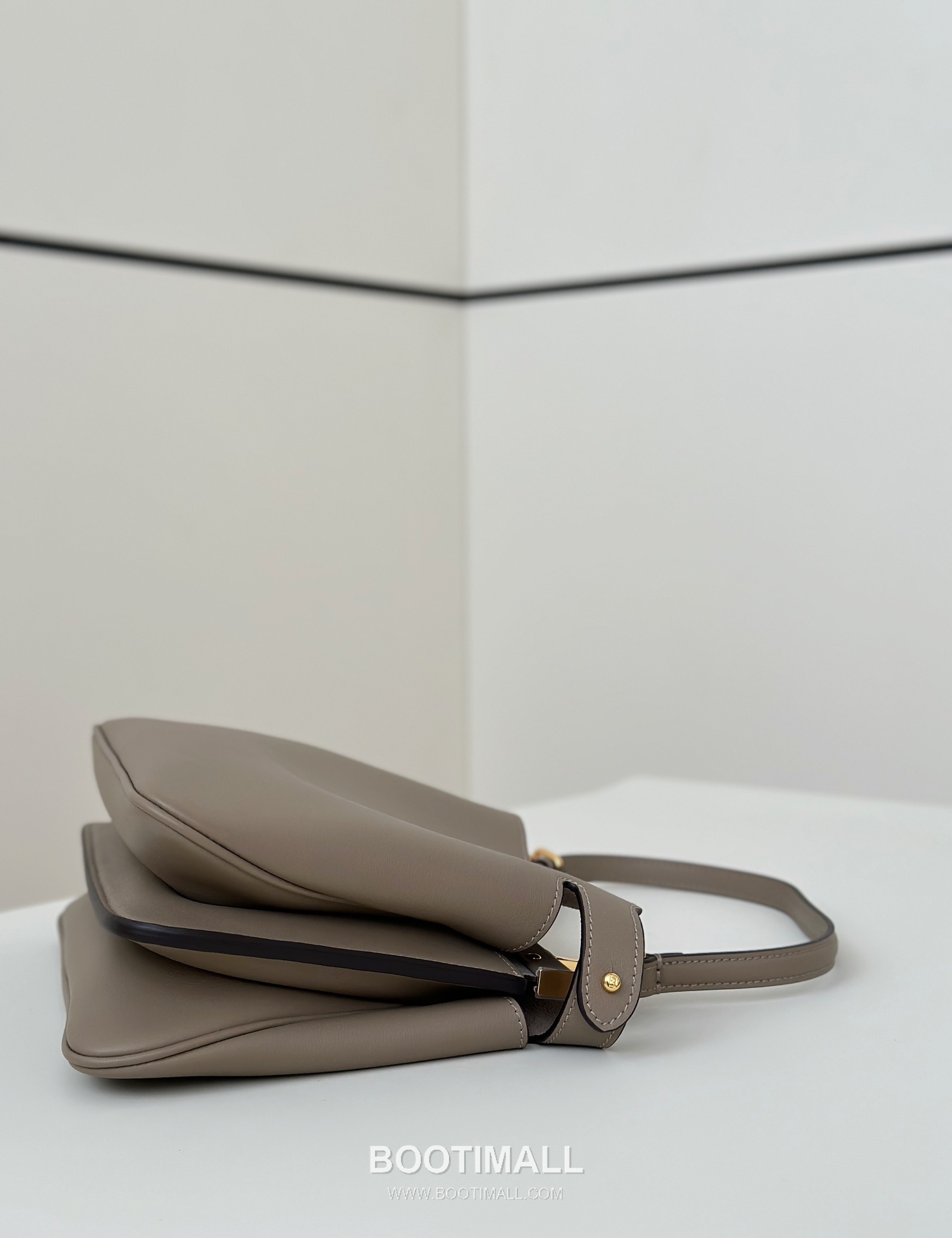 Fendi Peekaboo Small Calfskin Top Handle Bag 펜디 피카부 스몰 카프스킨 탑핸들백 29cm 8