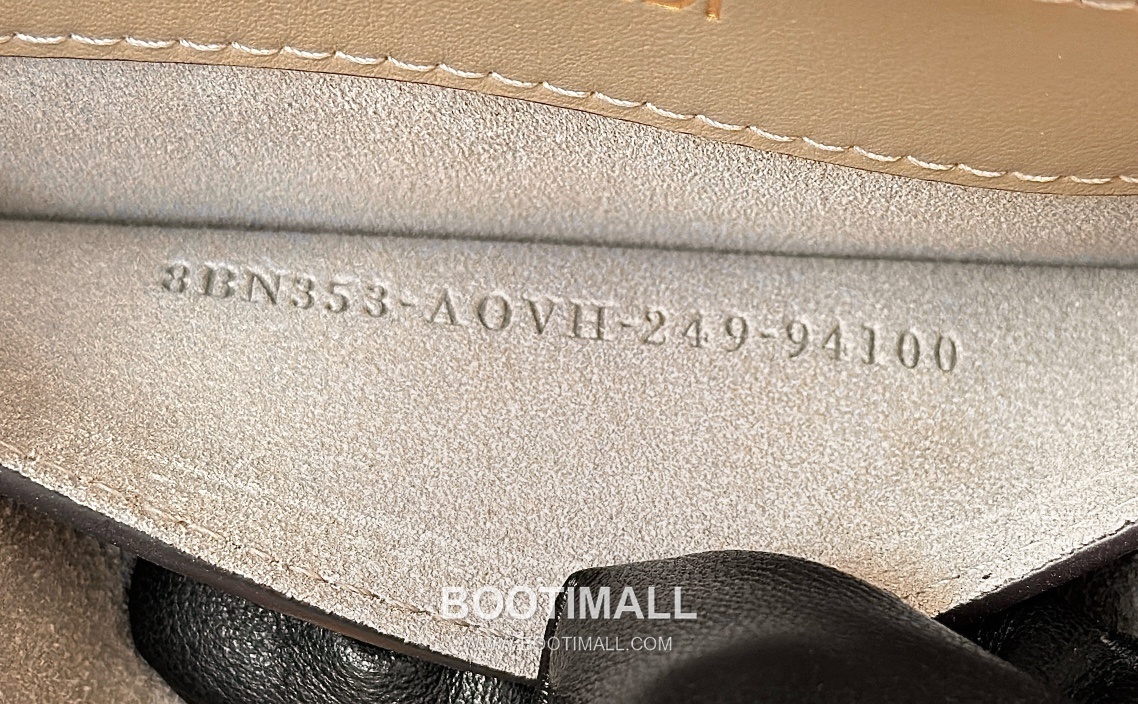 Fendi Peekaboo Small Calfskin Top Handle Bag 펜디 피카부 스몰 카프스킨 탑핸들백 29cm 12