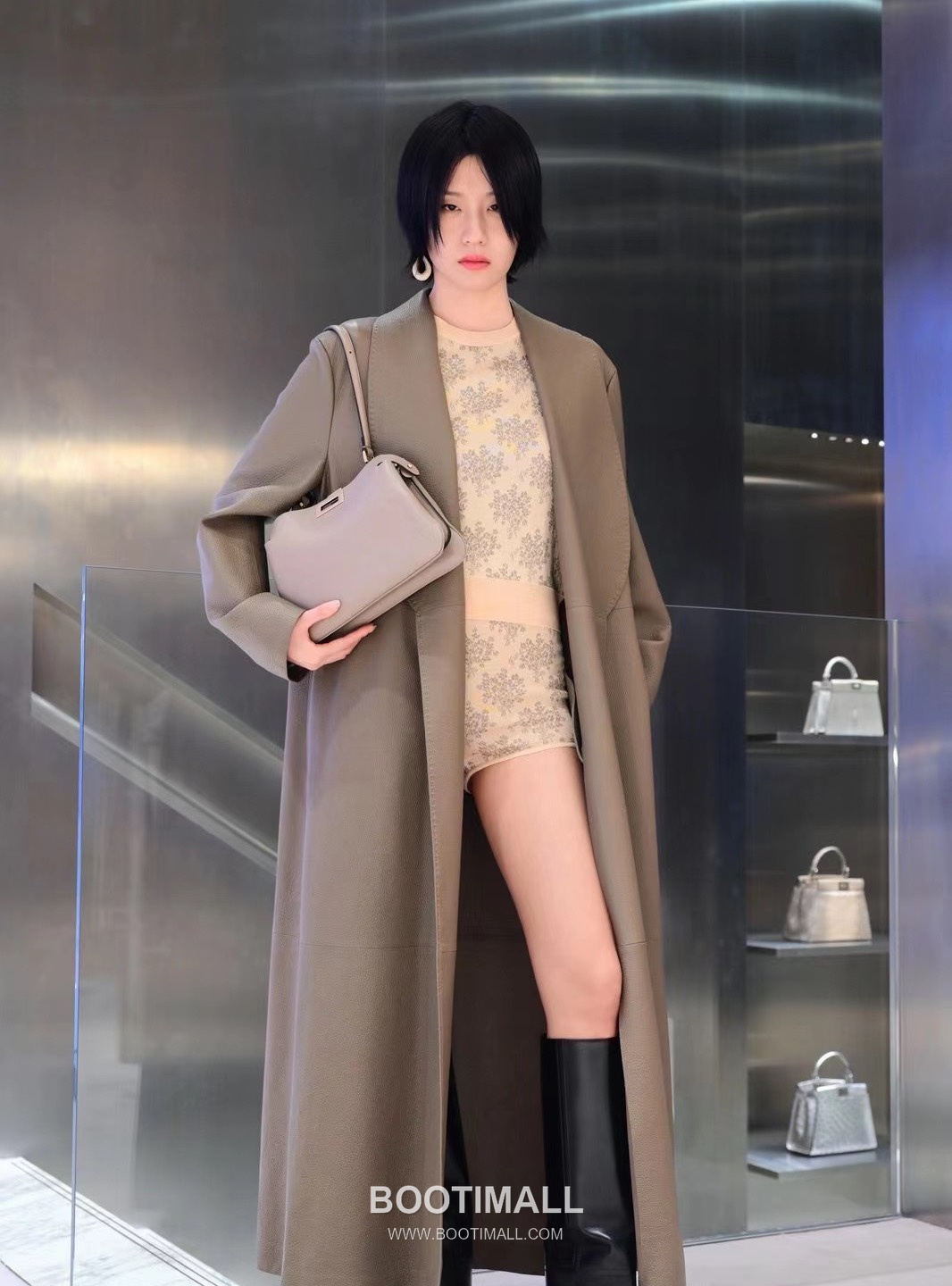 Fendi Peekaboo Small Calfskin Top Handle Bag 펜디 피카부 스몰 카프스킨 탑핸들백 29cm 15