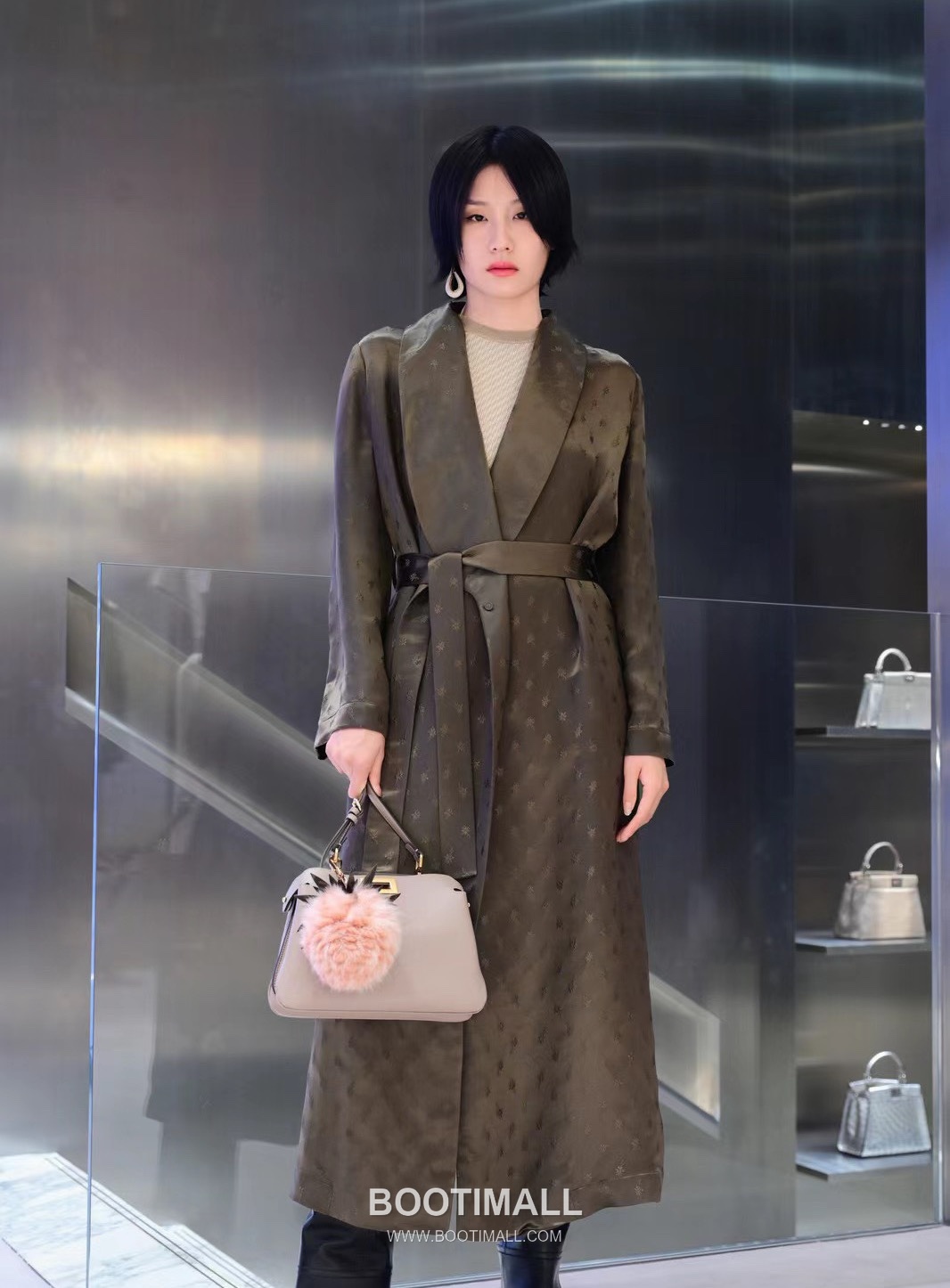 Fendi Peekaboo Small Calfskin Top Handle Bag 펜디 피카부 스몰 카프스킨 탑핸들백 29cm 16