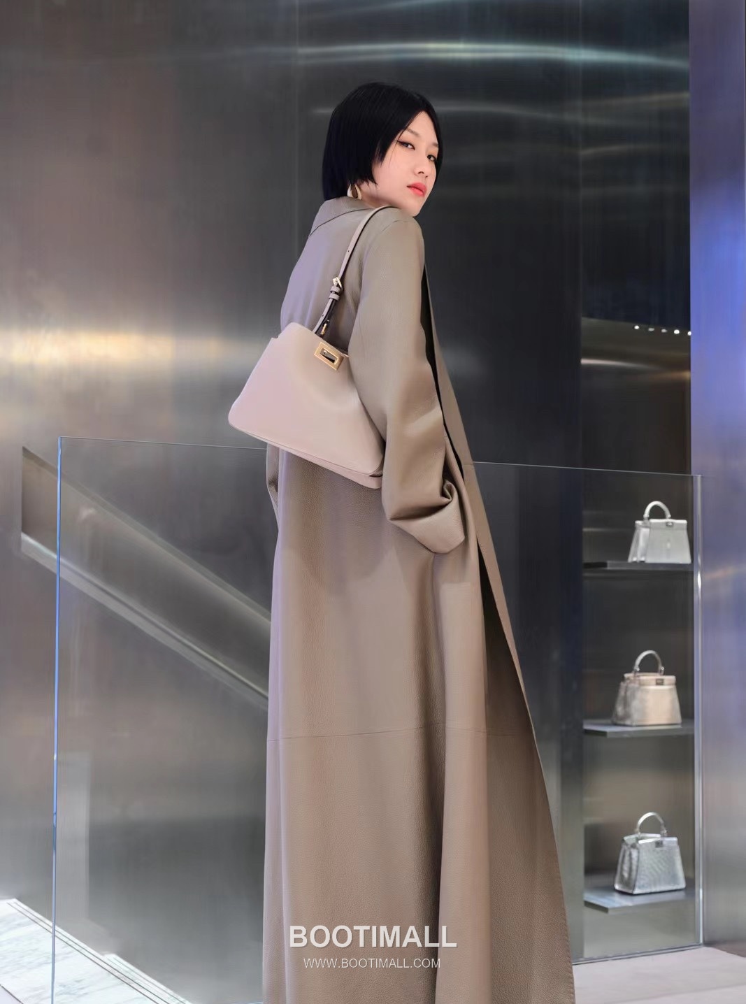 Fendi Peekaboo Small Calfskin Top Handle Bag 펜디 피카부 스몰 카프스킨 탑핸들백 29cm 19