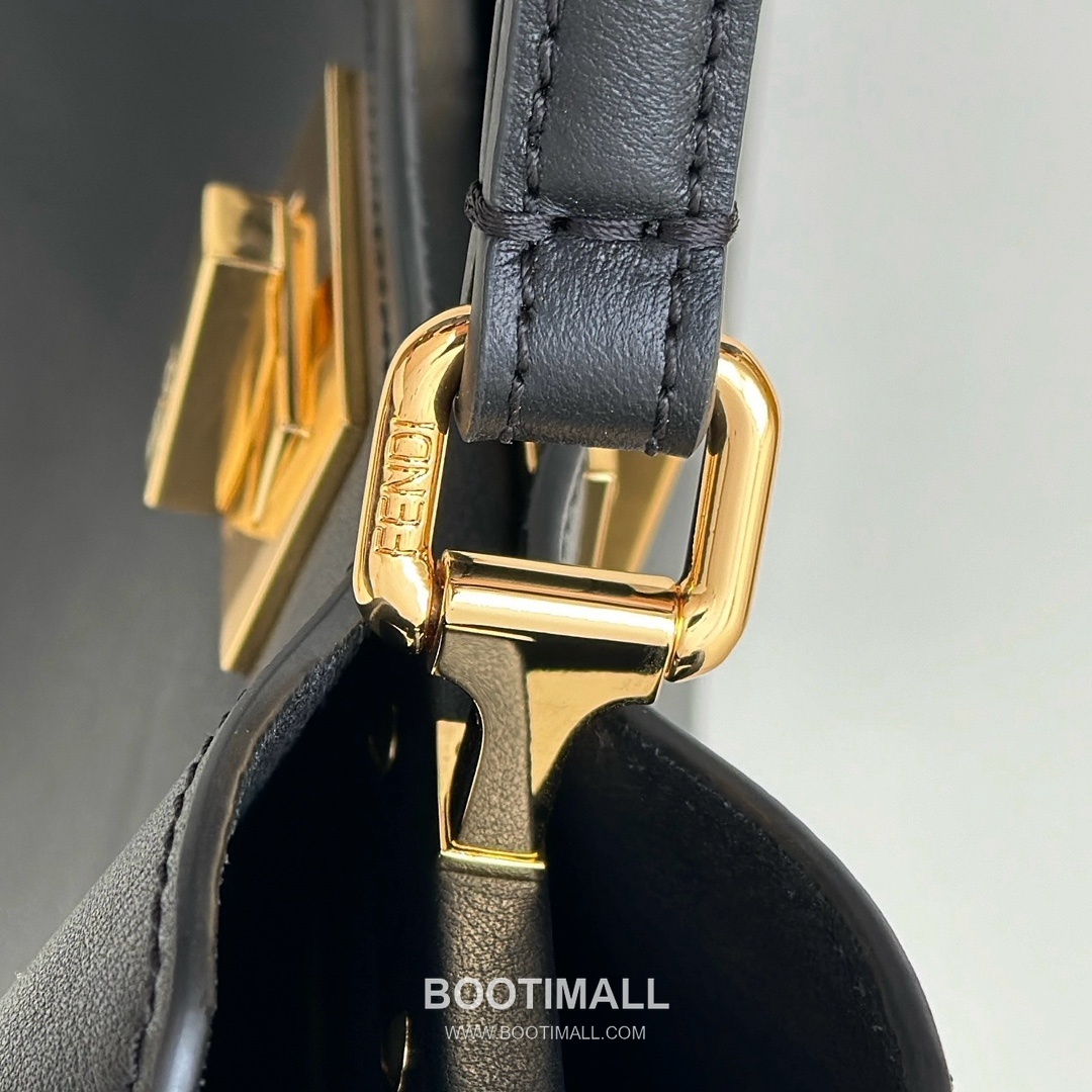 Fendi Peekaboo Small Calfskin Top Handle Bag 펜디 피카부 스몰 카프스킨 탑핸들백 29cm 9