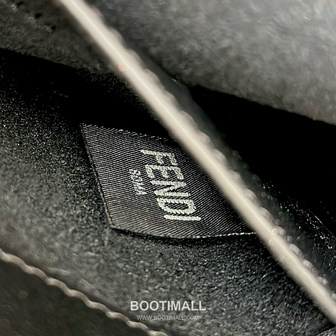 Fendi Peekaboo Small Calfskin Top Handle Bag 펜디 피카부 스몰 카프스킨 탑핸들백 29cm 12