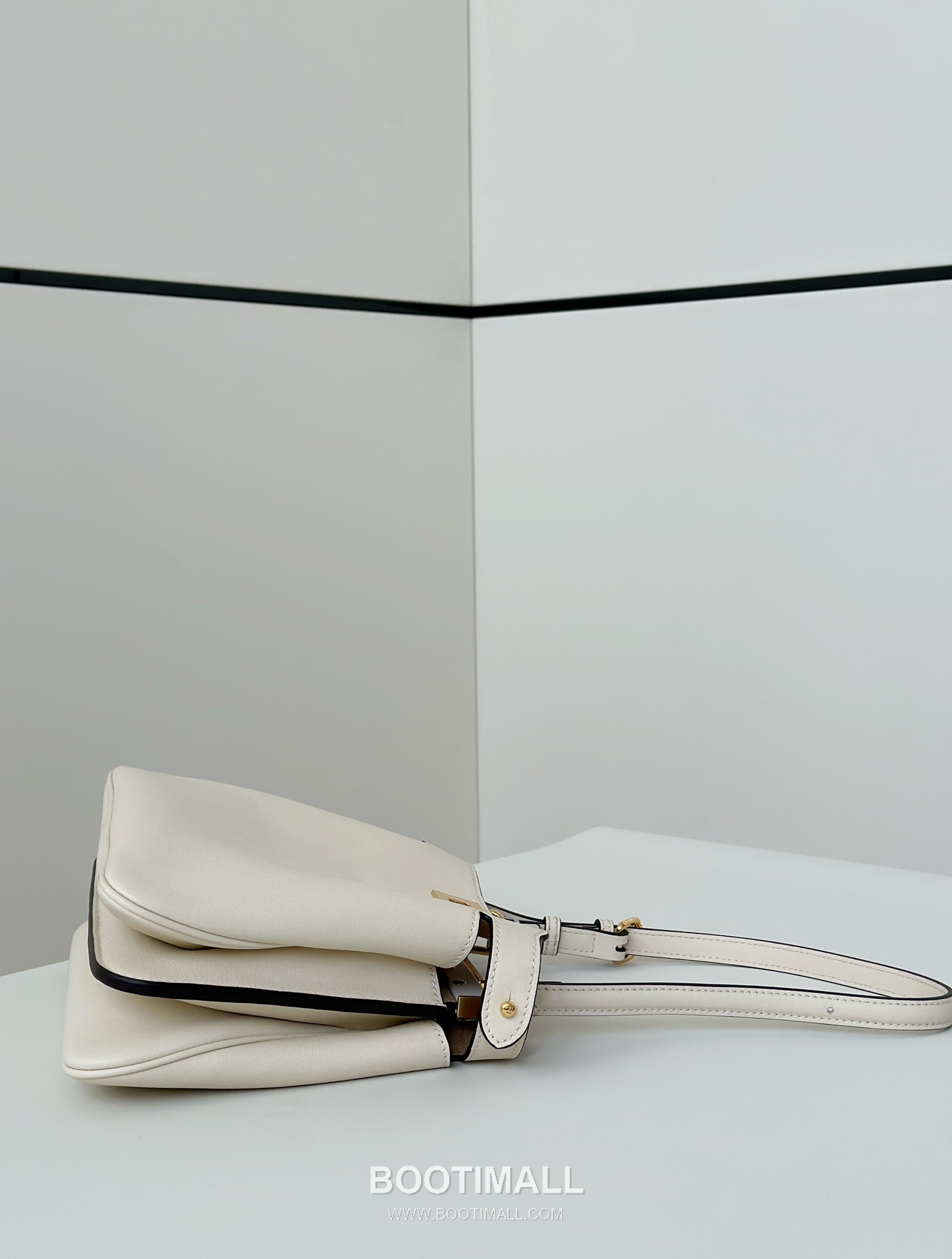 Fendi Peekaboo Small Calfskin Top Handle Bag 펜디 피카부 스몰 카프스킨 탑핸들백 29cm 9