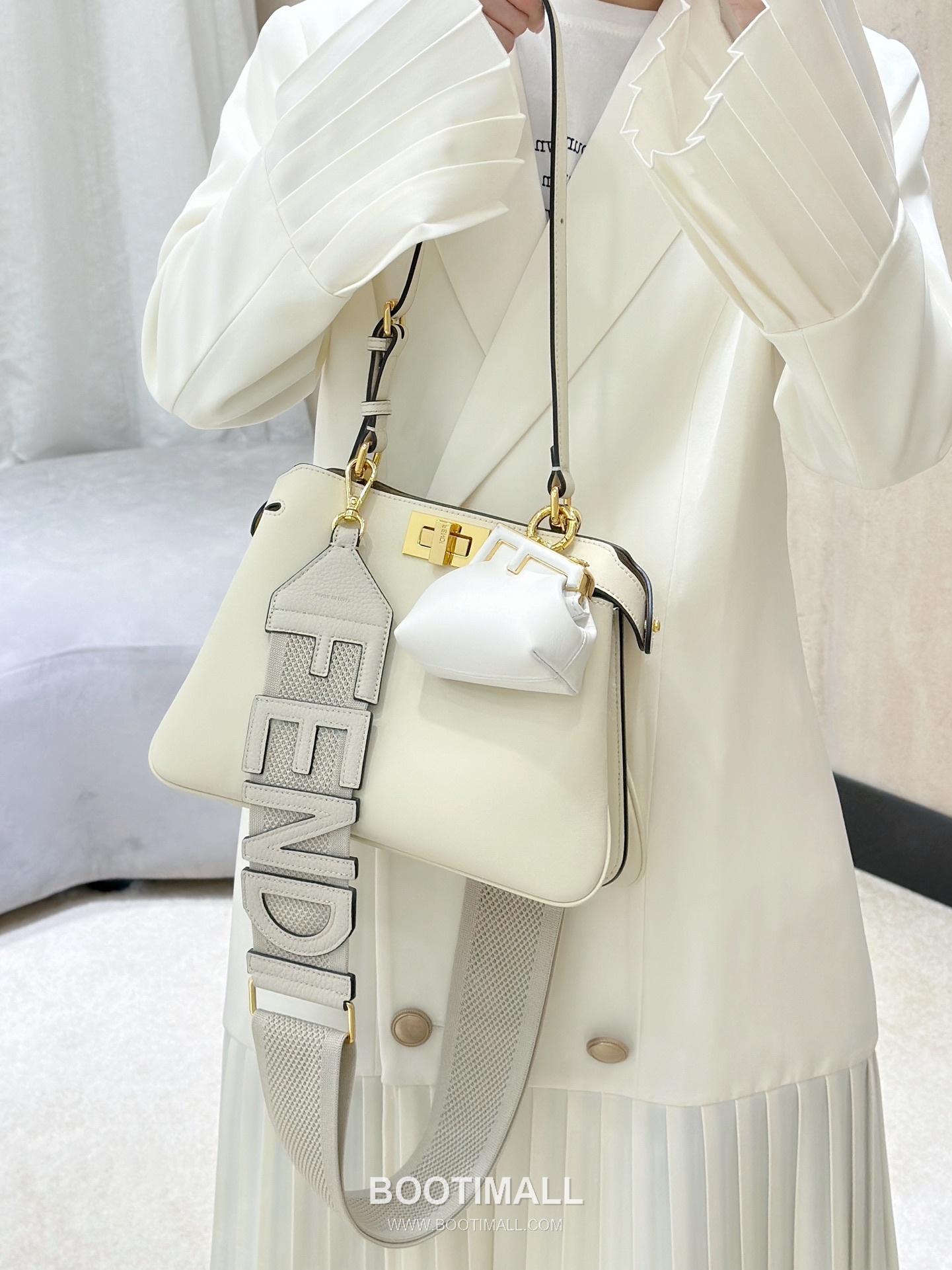 Fendi Peekaboo Small Calfskin Top Handle Bag 펜디 피카부 스몰 카프스킨 탑핸들백 29cm 19