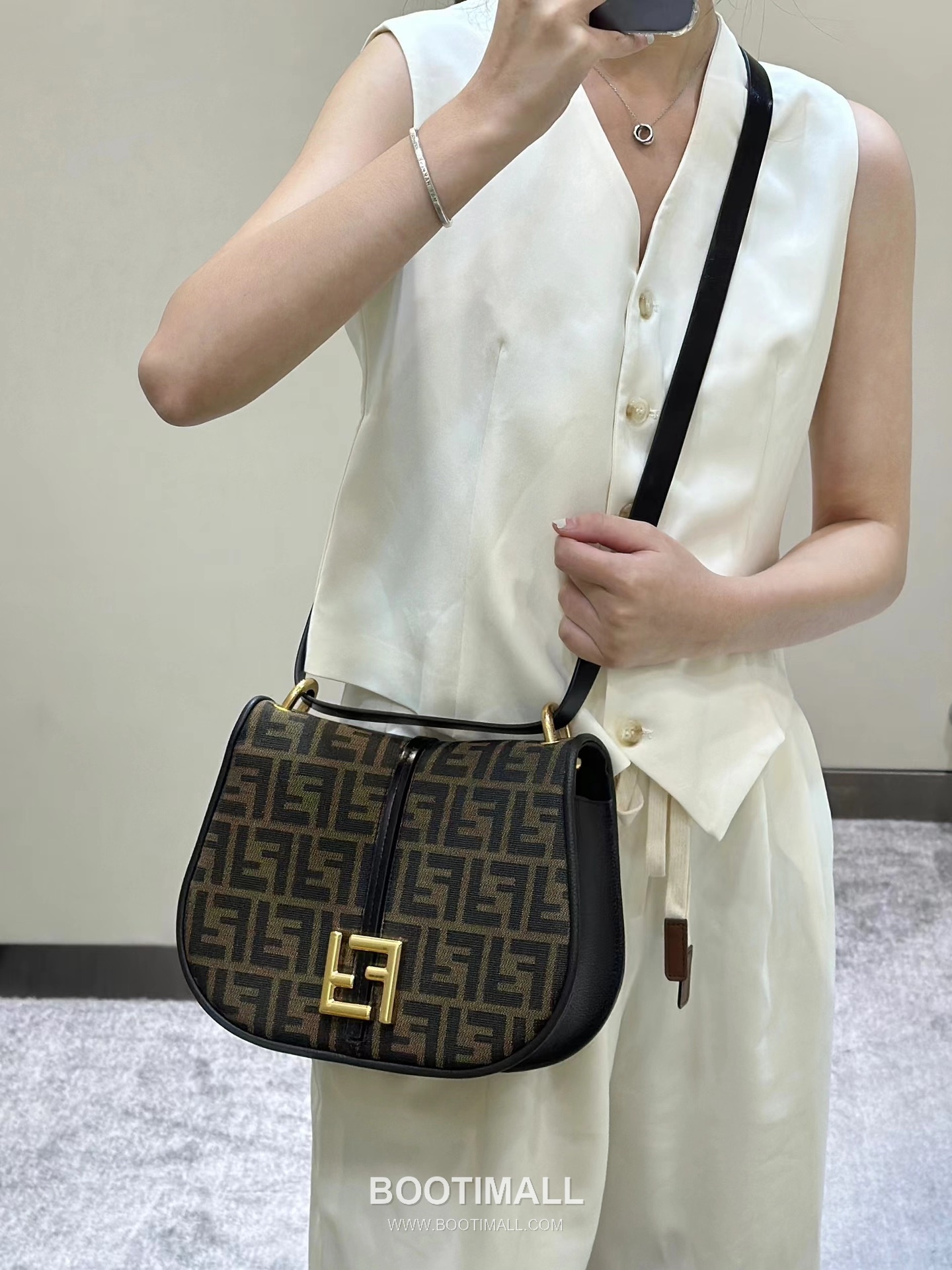 Fendi C’mon FF Canvas Small Flap Shoulder Bag 펜디 컴온 FF 캔버스 스몰 플랩 숄더백 21cm 1