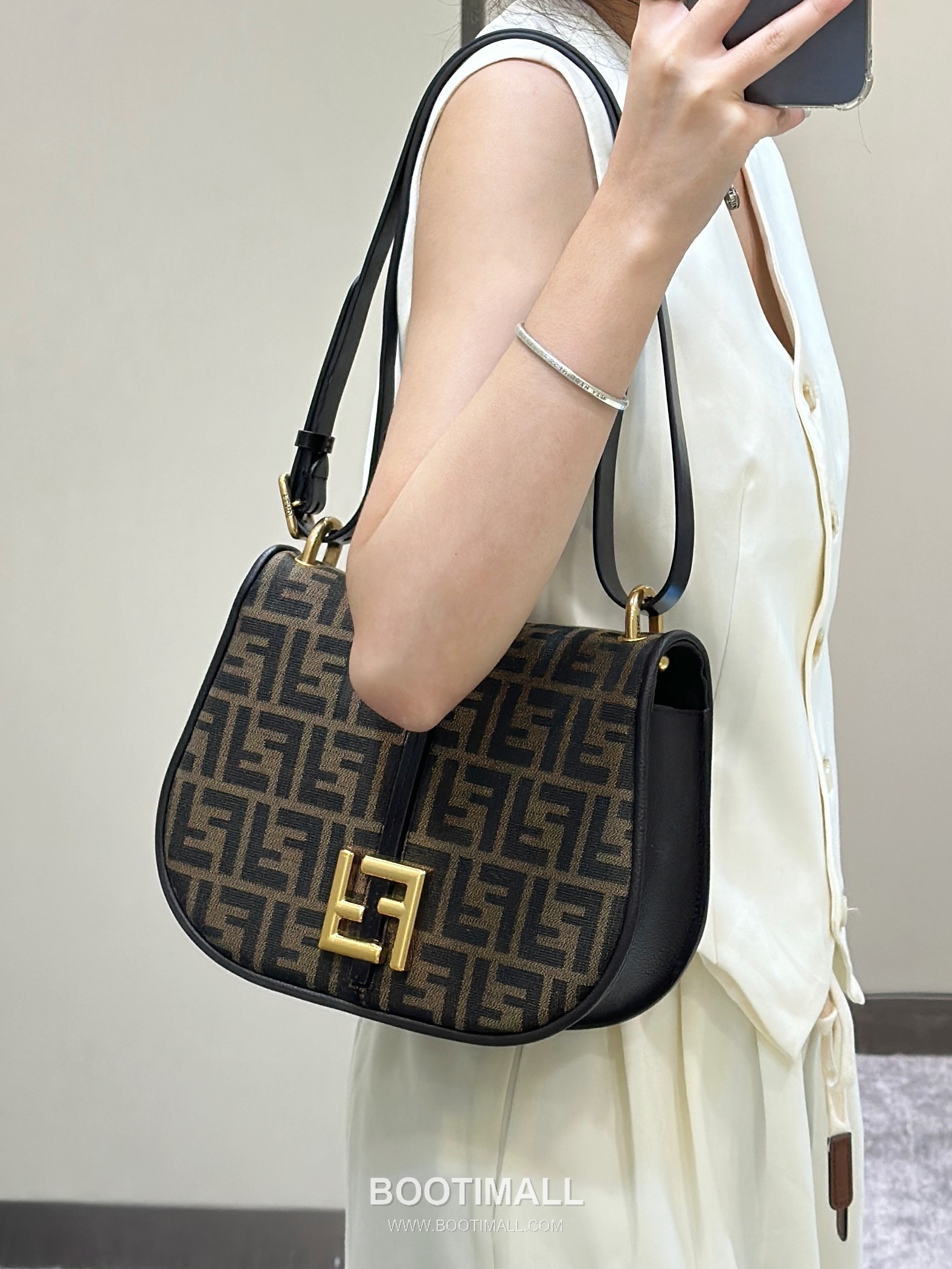 Fendi C’mon FF Canvas Small Flap Shoulder Bag 펜디 컴온 FF 캔버스 스몰 플랩 숄더백 21cm 2