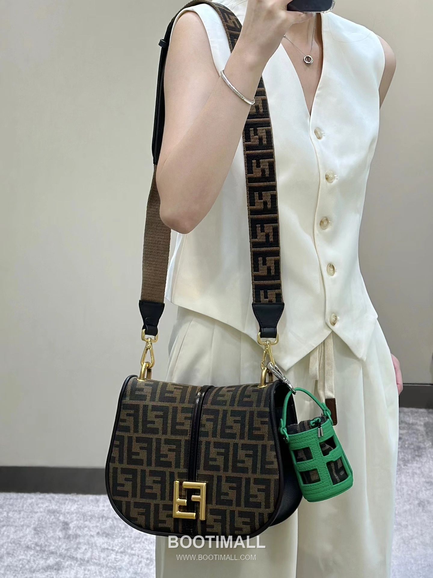Fendi C’mon FF Canvas Small Flap Shoulder Bag 펜디 컴온 FF 캔버스 스몰 플랩 숄더백 21cm 5