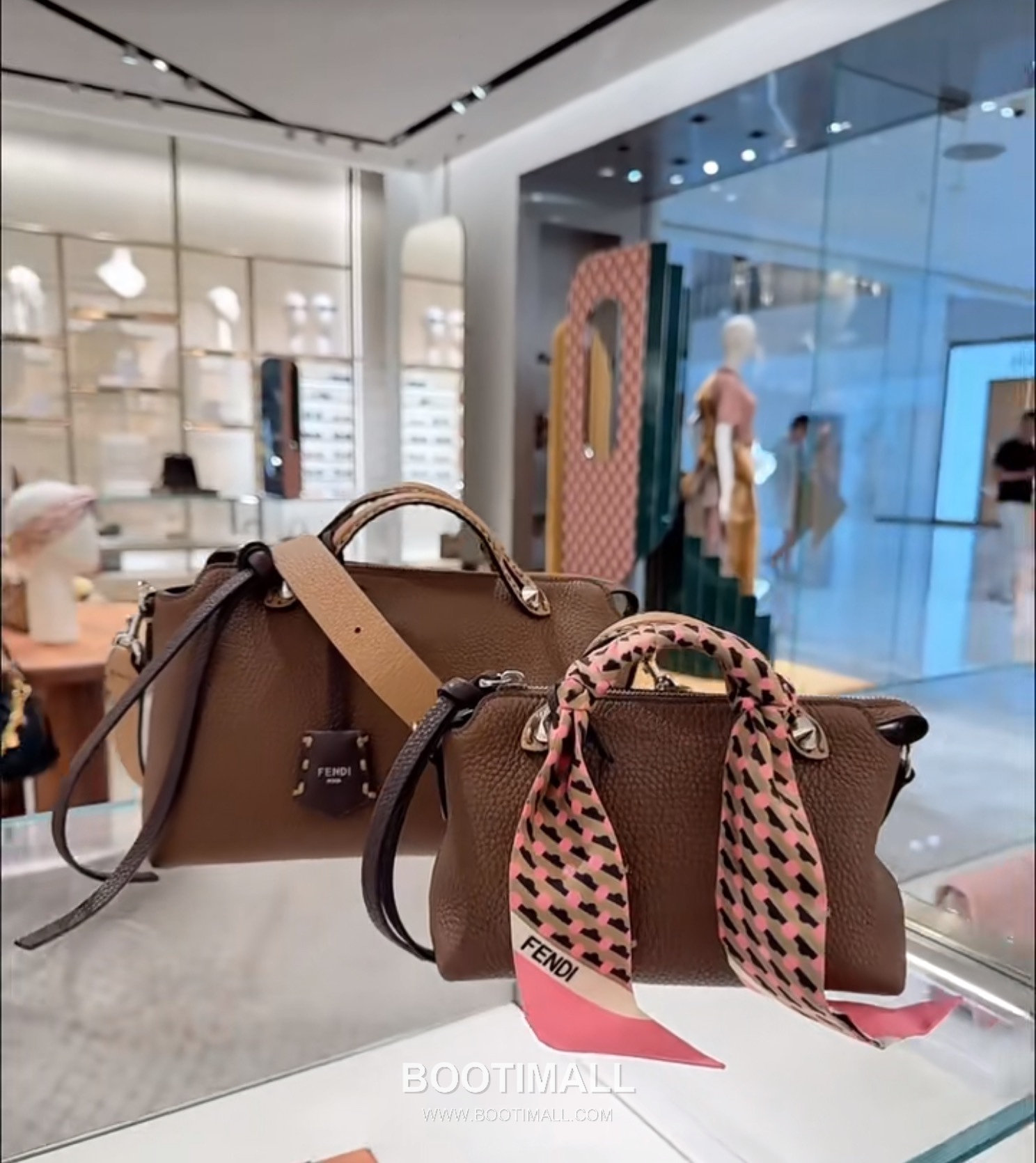 Fendi By The Way Selleria Calfskin Multicolor Top Handle Bag 펜디 바이 더 웨이 셀레리아 카프스킨 멀티컬러 탑핸들백 29cm 2