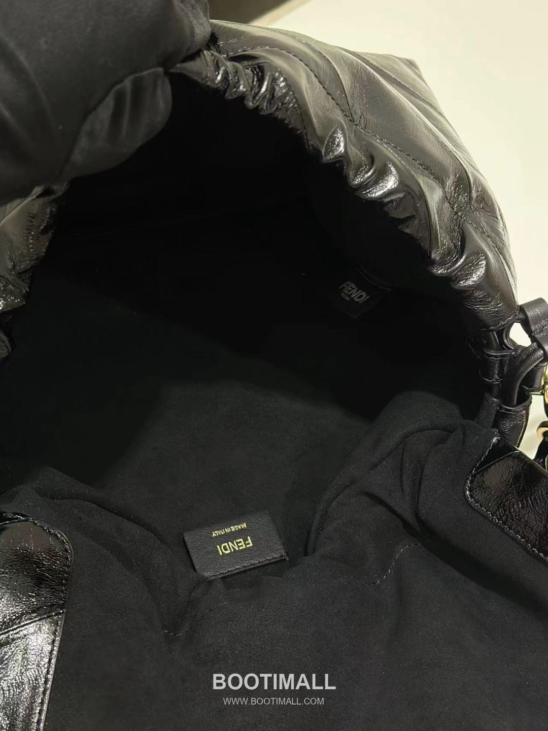 Fendi Mamma Baguette Large Glossy Eel Skin Flap Bag 펜디 맘마 바게트 라지 글로시 장어가죽 플랩백 32cm 9