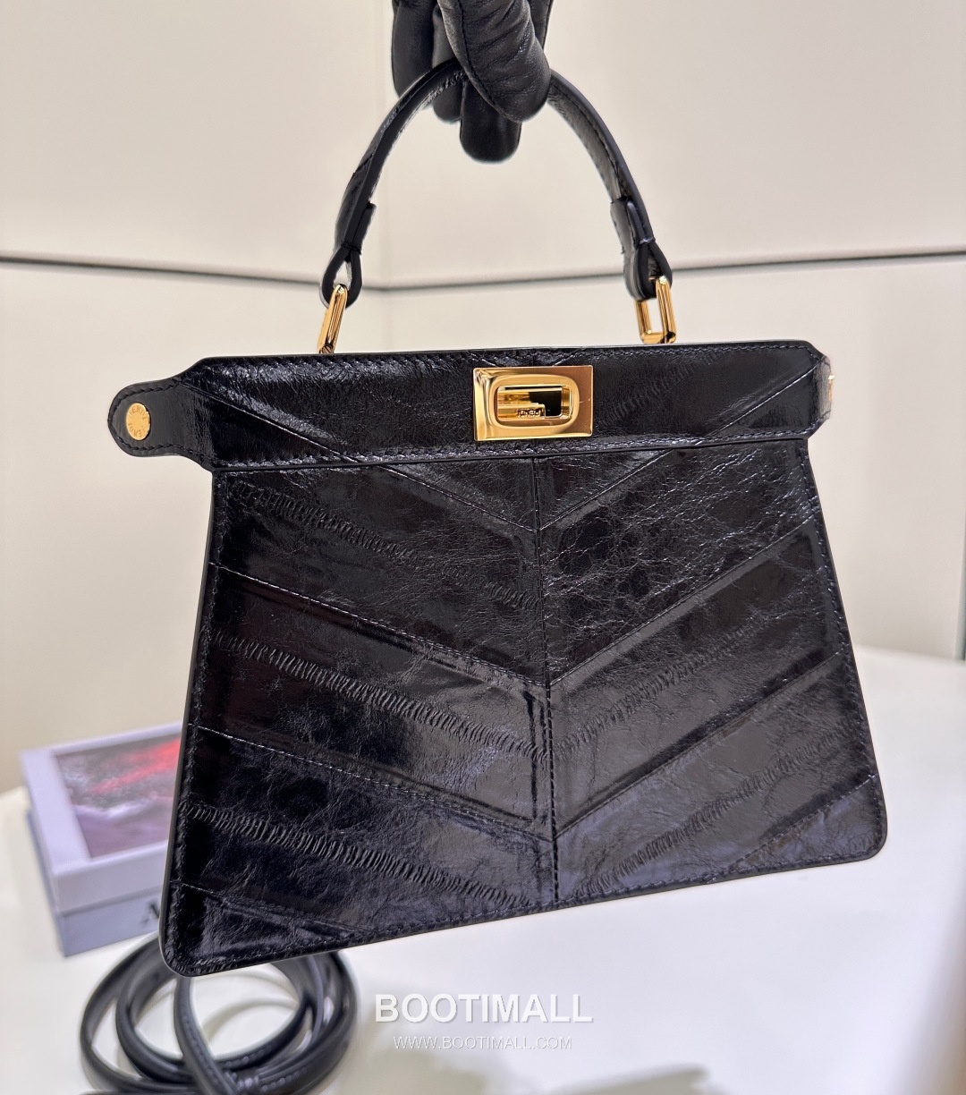 Fendi ISeeU Petite Eel Skin Top Handle Bag 펜디 아이씨유 쁘띠 8701 장어가죽 탑핸들백 20cm 2