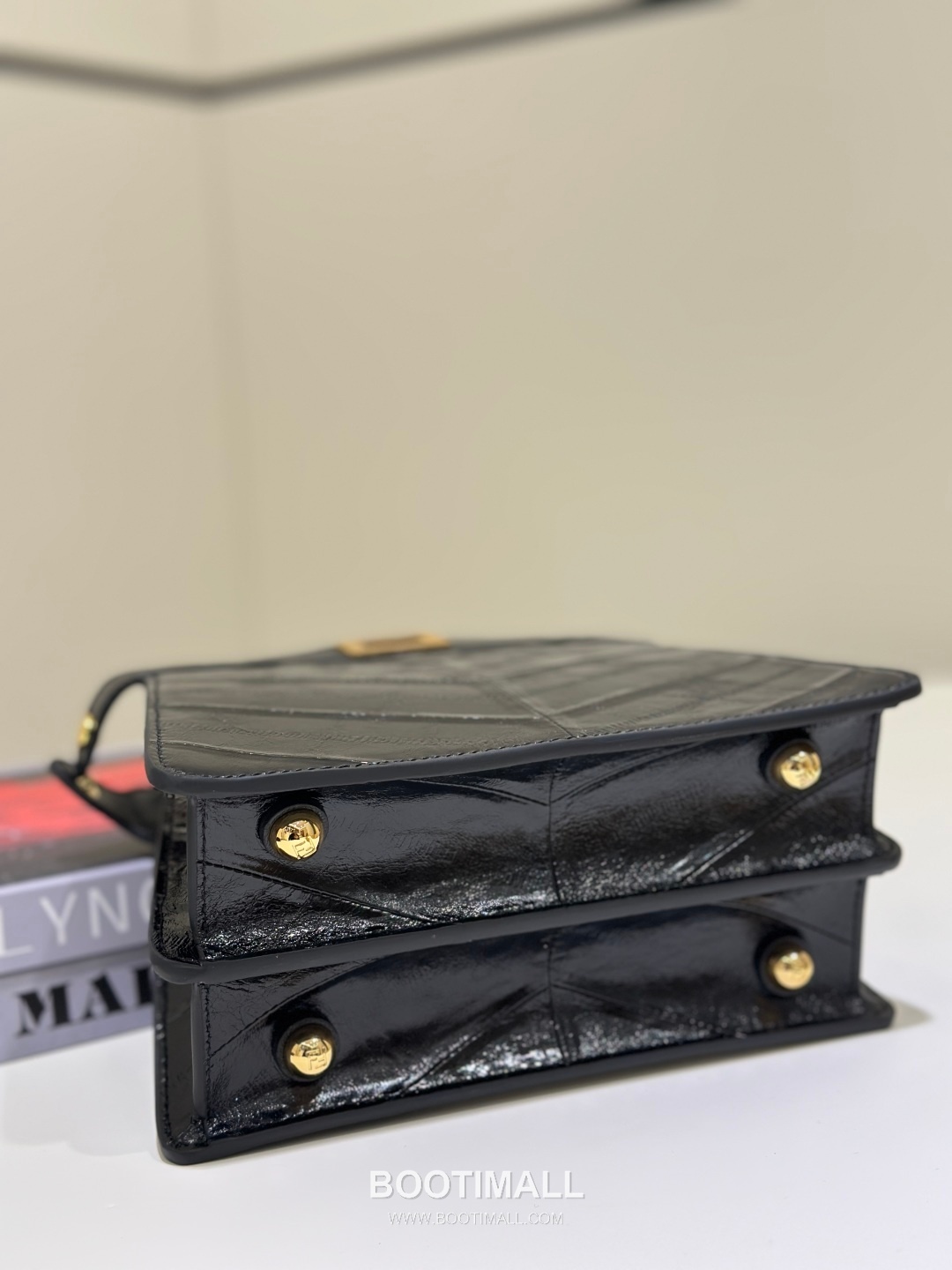 Fendi ISeeU Petite Eel Skin Top Handle Bag 펜디 아이씨유 쁘띠 8701 장어가죽 탑핸들백 20cm 4