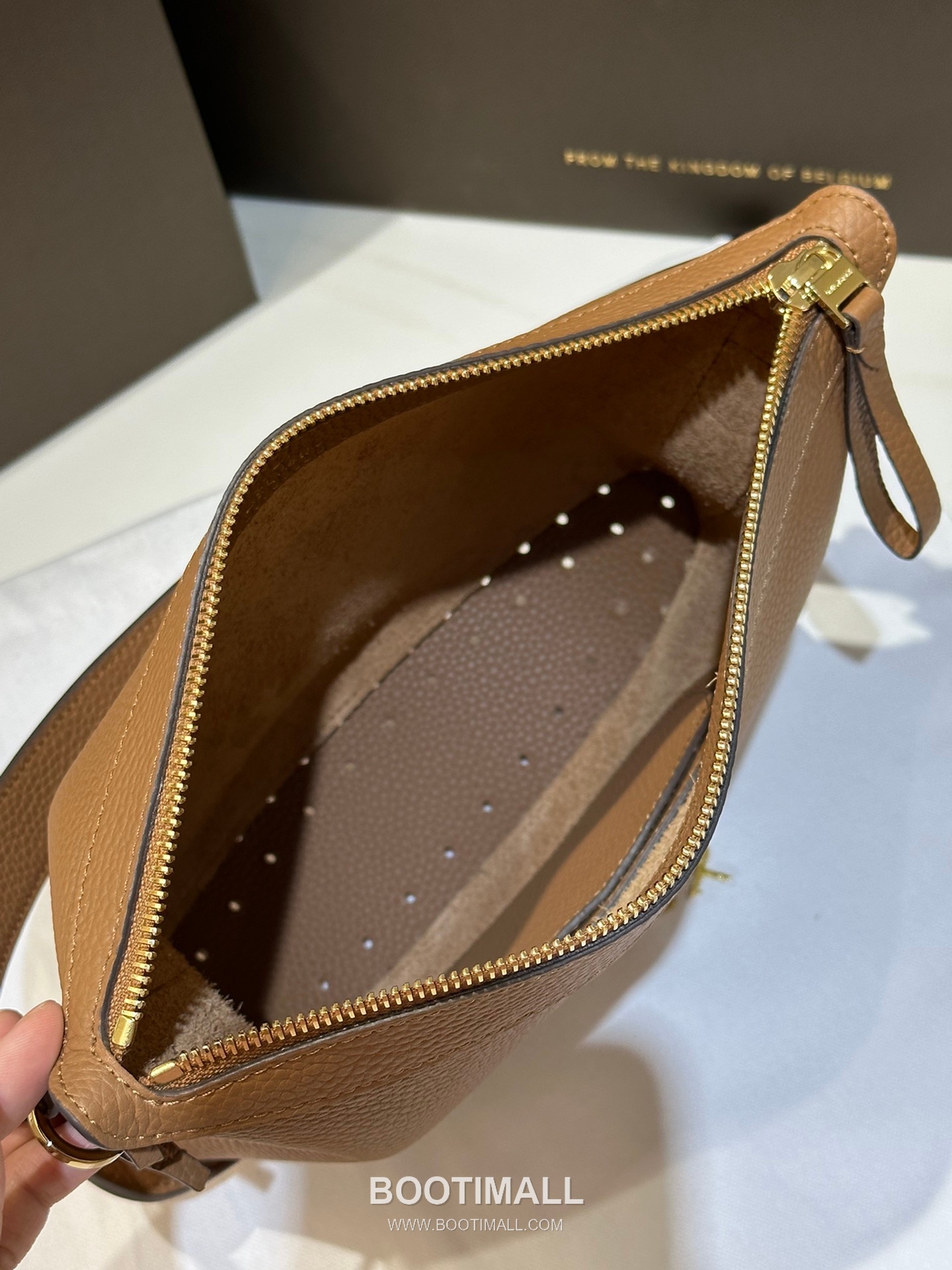 Delvaux Pin Swing Taurillon Soft Calfskin 델보 핀 스윙 토리옹소프트 토트백 29cm 11