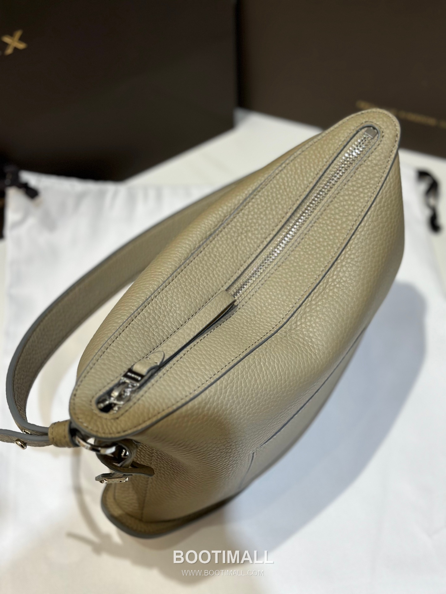 Delvaux Pin Swing Taurillon Soft Calfskin 델보 핀 스윙 토리옹소프트 토트백 29cm 3