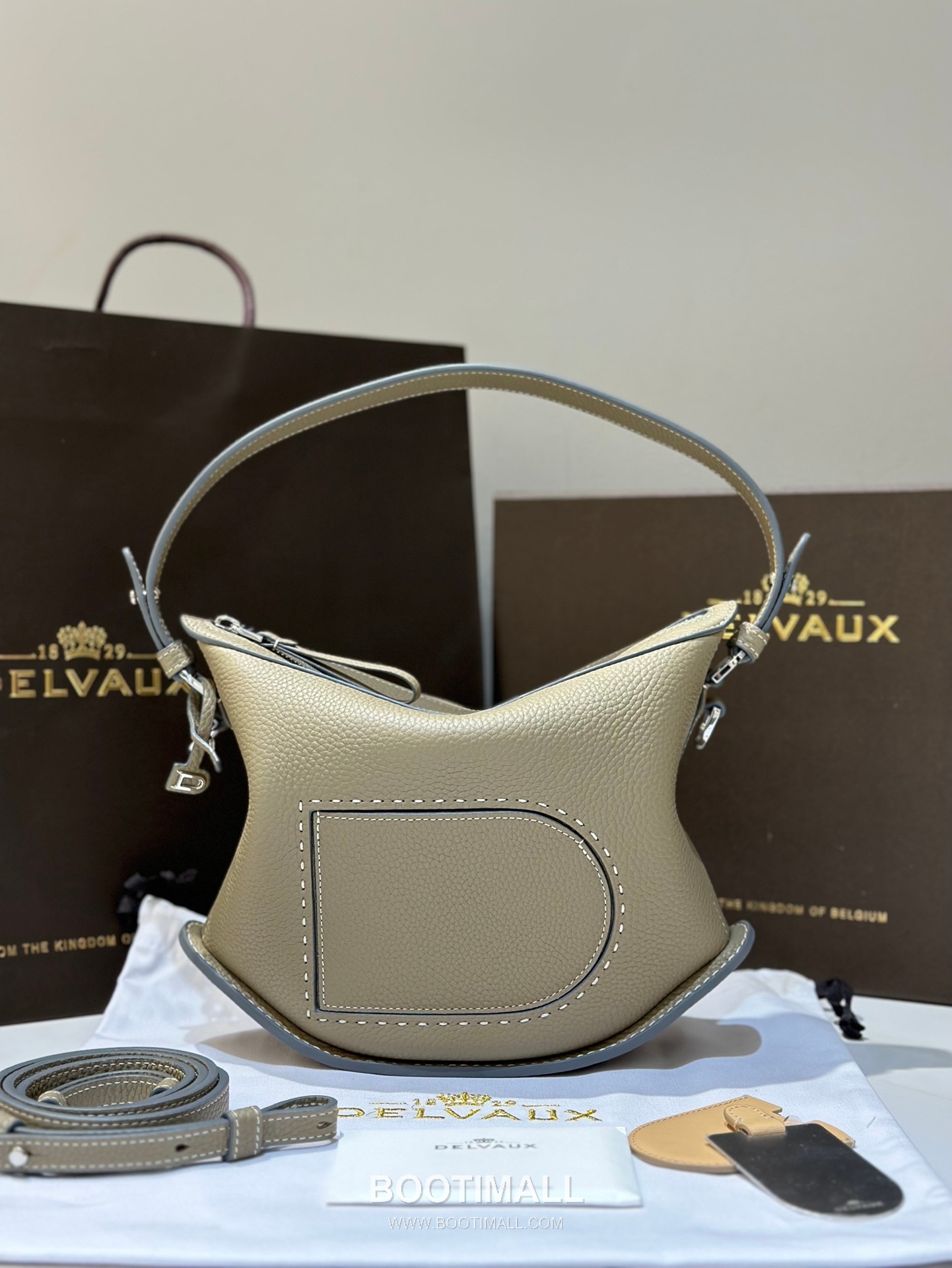 Delvaux Pin Swing Taurillon Soft Calfskin 델보 핀 스윙 토리옹소프트 토트백 29cm 4