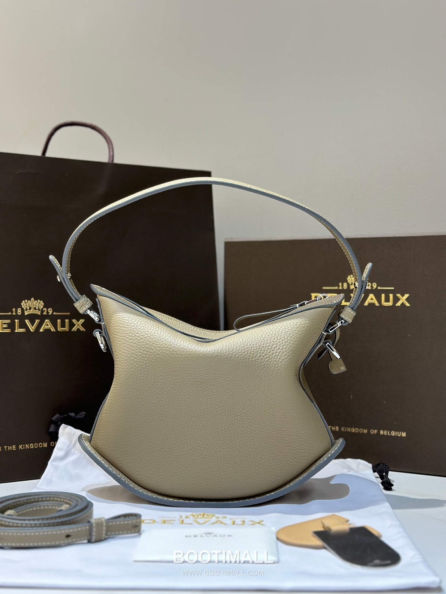 Delvaux Pin Swing Taurillon Soft Calfskin 델보 핀 스윙 토리옹소프트 토트백 29cm 5