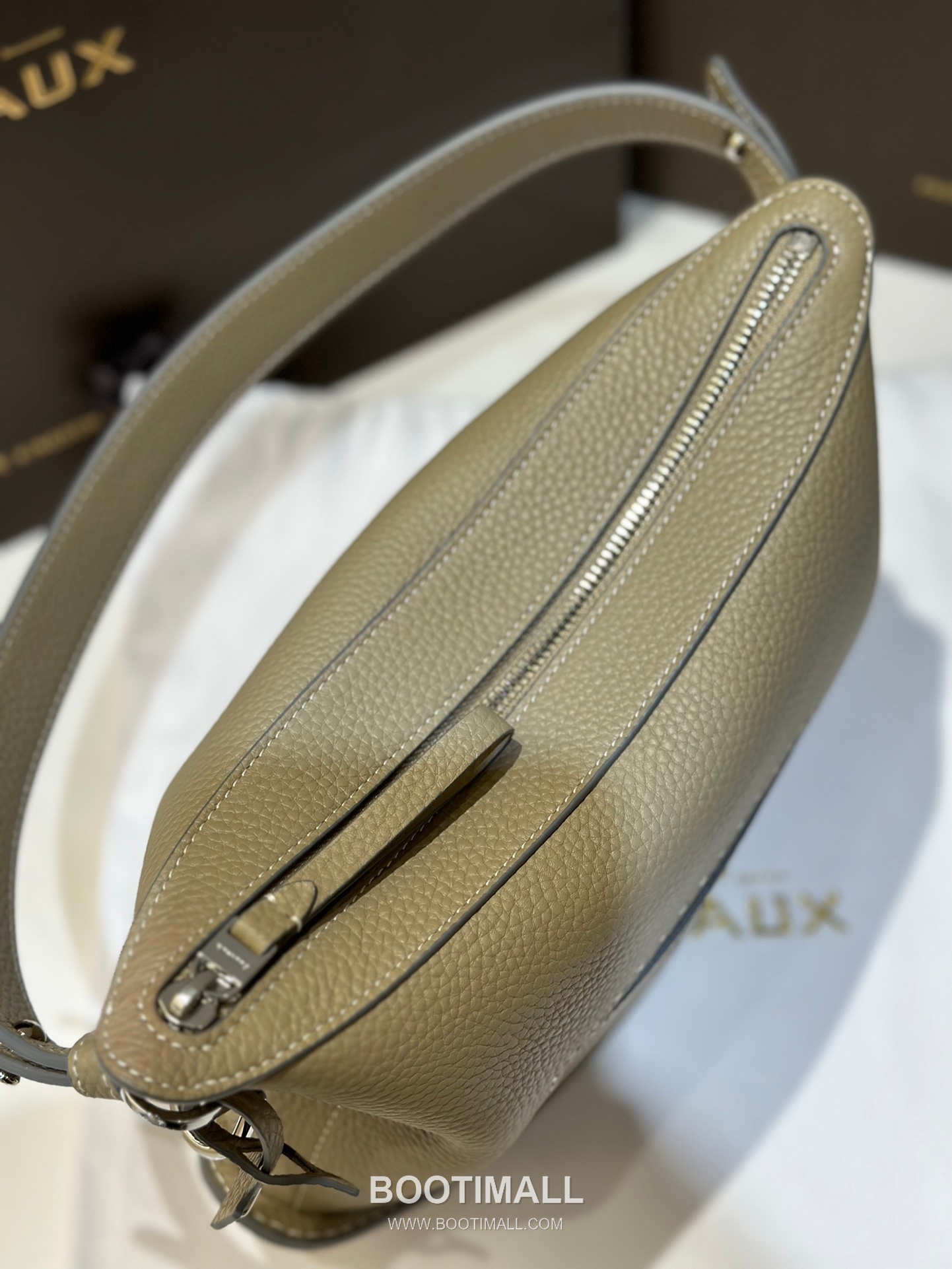 Delvaux Pin Swing Taurillon Soft Calfskin 델보 핀 스윙 토리옹소프트 토트백 29cm 6
