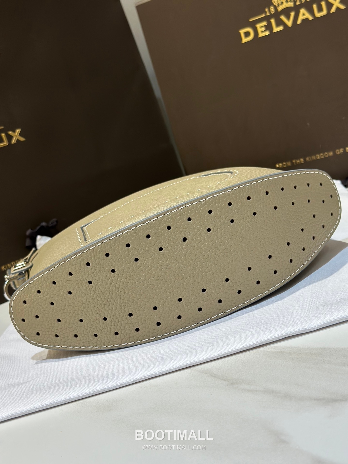 Delvaux Pin Swing Taurillon Soft Calfskin 델보 핀 스윙 토리옹소프트 토트백 29cm 9