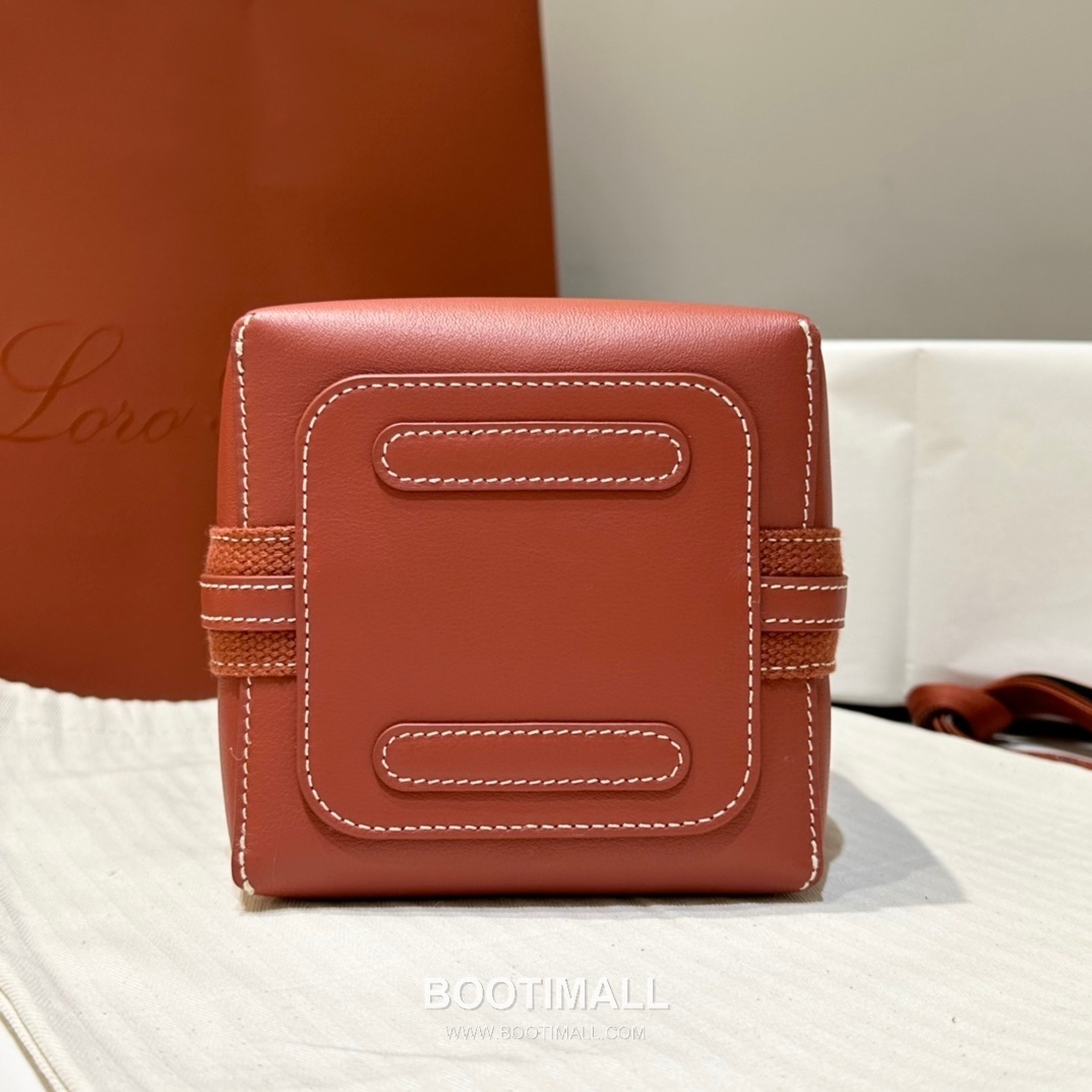 Loro Piana Kummel Bucket Calfskin Bag 로로피아나 쿠멜 버킷 카프스킨 16cm 18