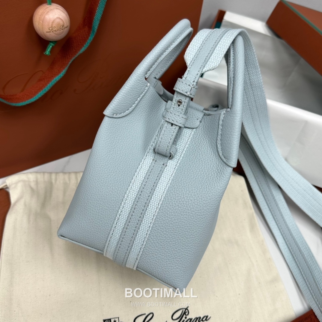 Loro Piana Pian Calfskin Light Blue Bucket Bag 로로피아나 Pian 카프스킨 라이트 블루 버킷백 5