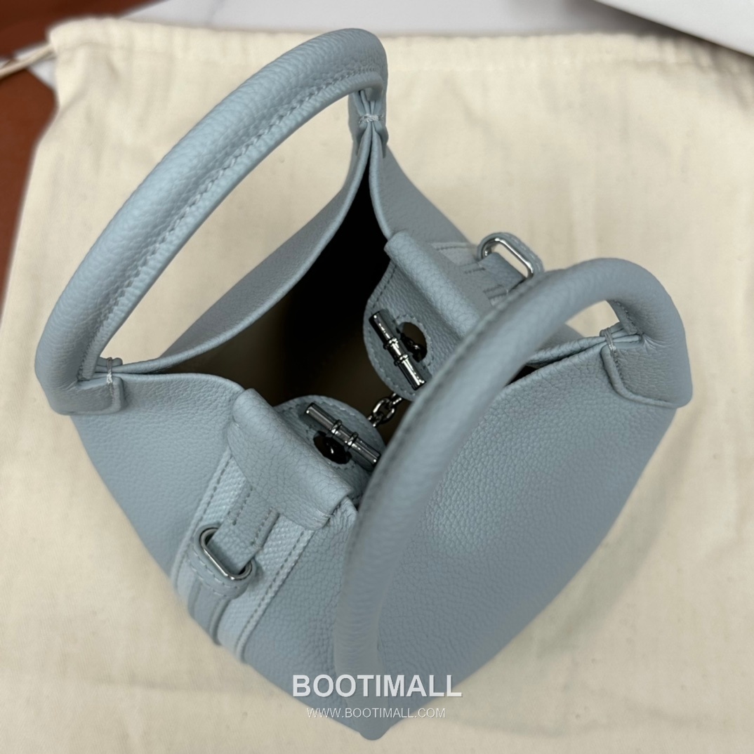 Loro Piana Pian Calfskin Light Blue Bucket Bag 로로피아나 Pian 카프스킨 라이트 블루 버킷백 8