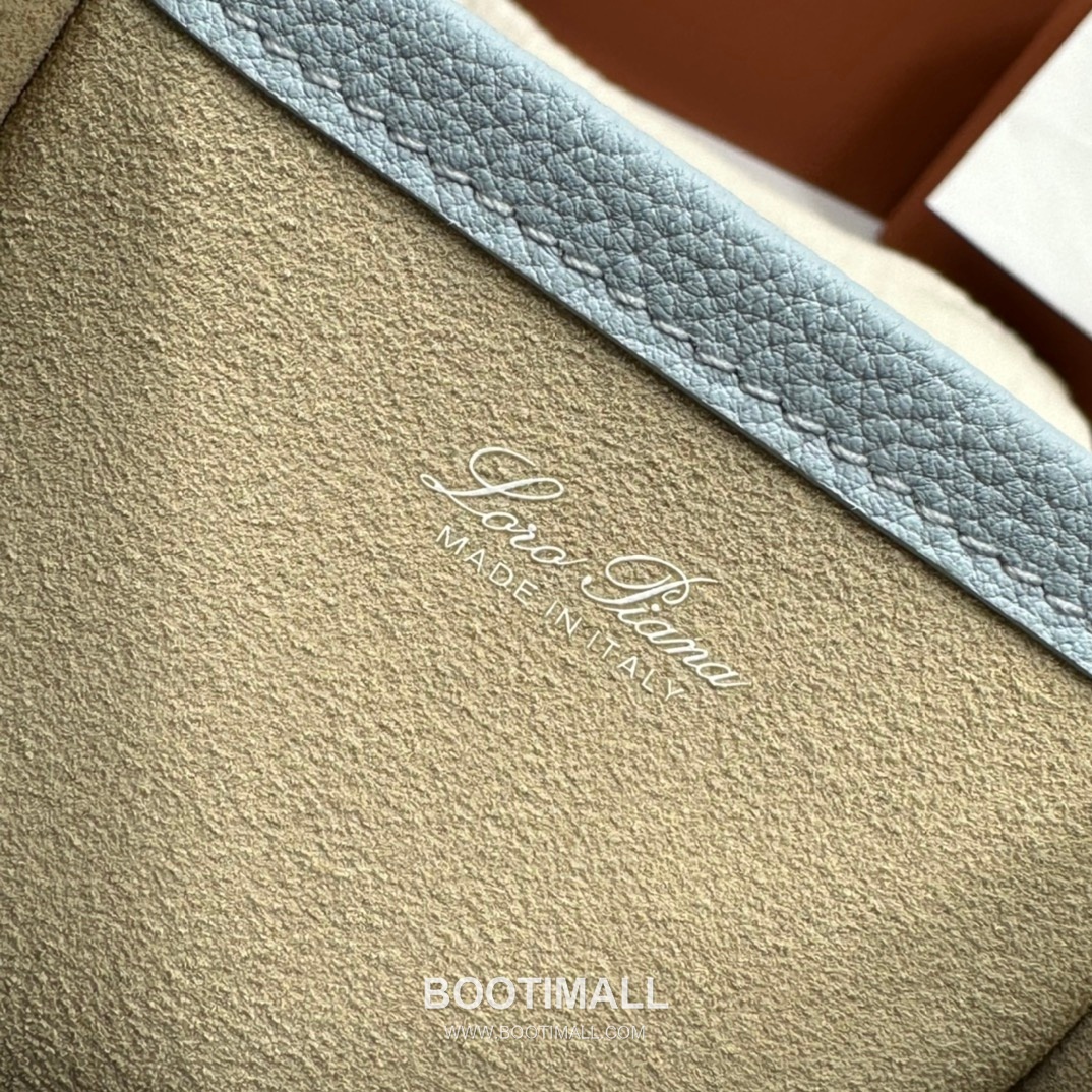 Loro Piana Pian Calfskin Light Blue Bucket Bag 로로피아나 Pian 카프스킨 라이트 블루 버킷백 10