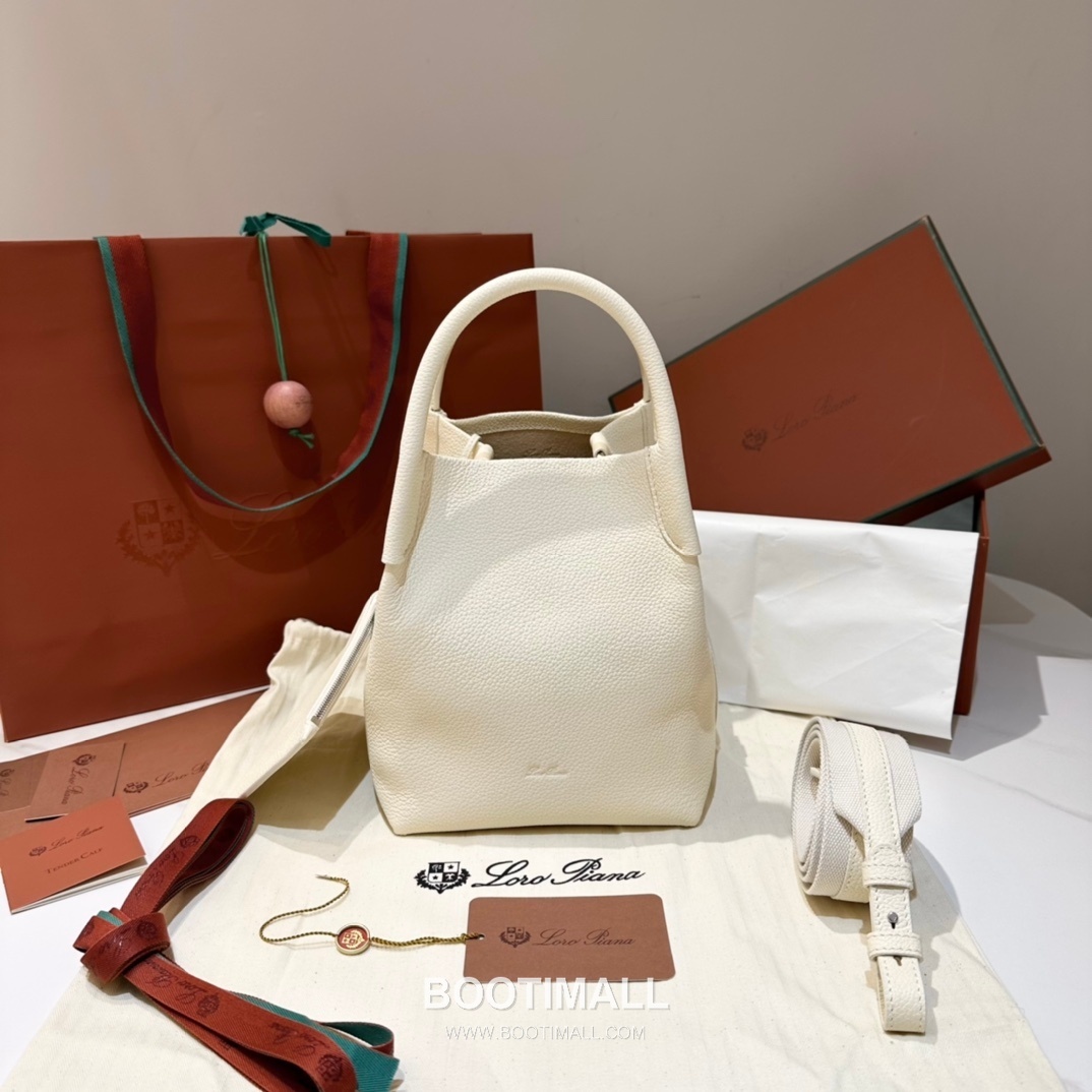 Loro Piana Bale Bag Medium Calfskin 로로피아나 베일 카프스킨 버킷백 21cm 9